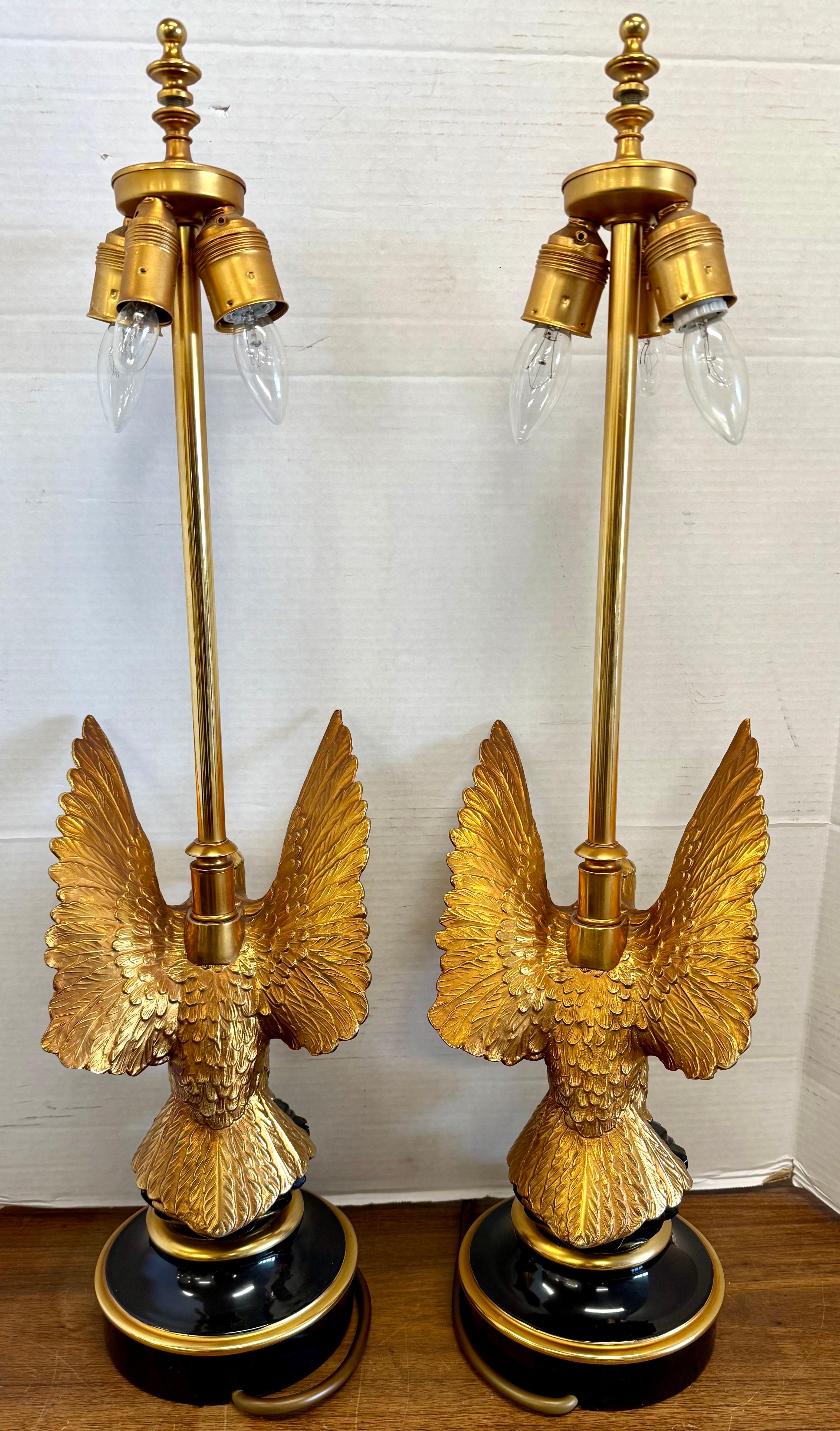 Paar Maison Jansen Eagle Statement-Lampen aus vergoldeter Bronze (Französisch) im Angebot