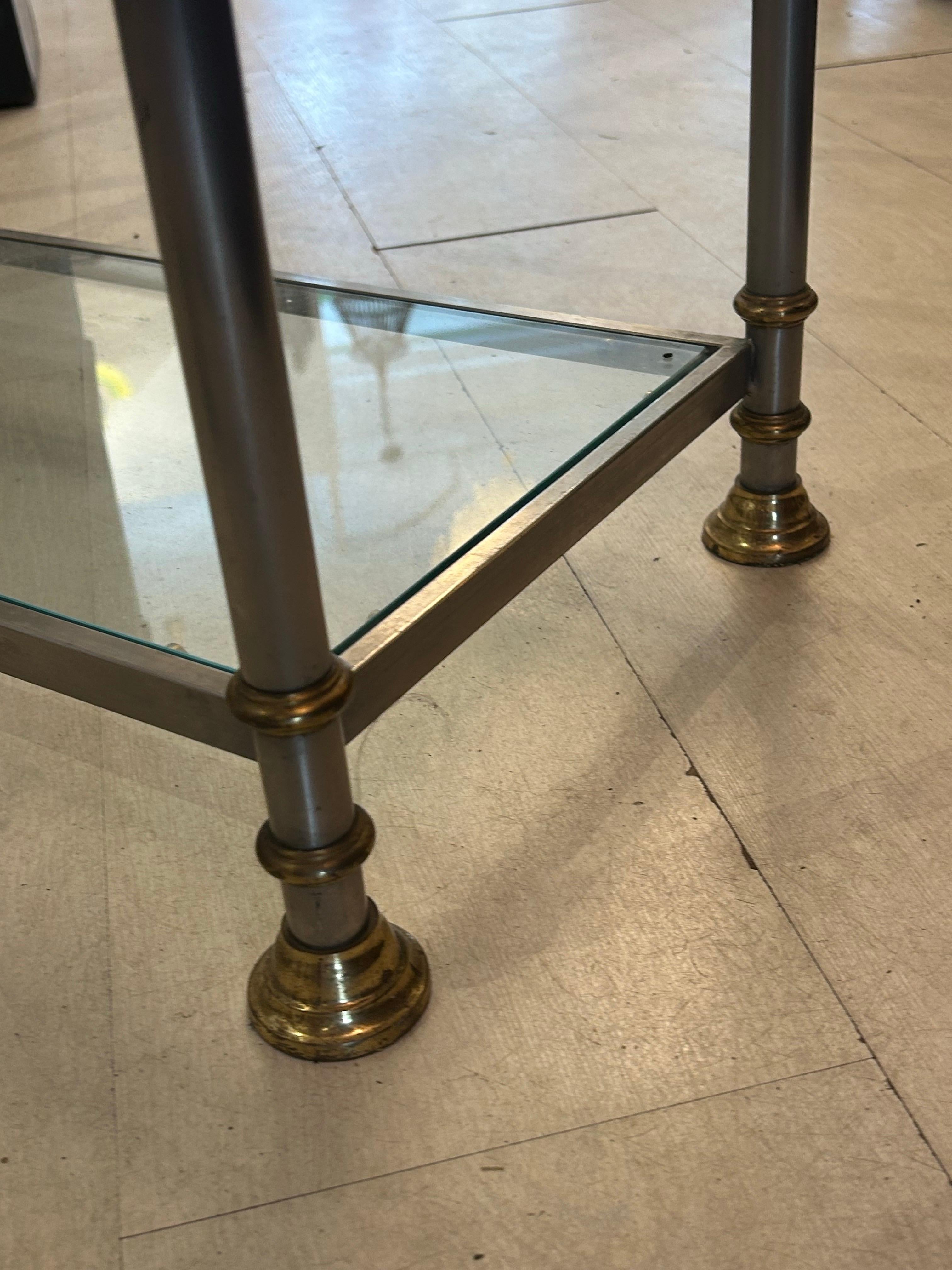 Paire d'étagères en acier brossé et laiton de la Maison Jansen Paris, à six niveaux en vente 2