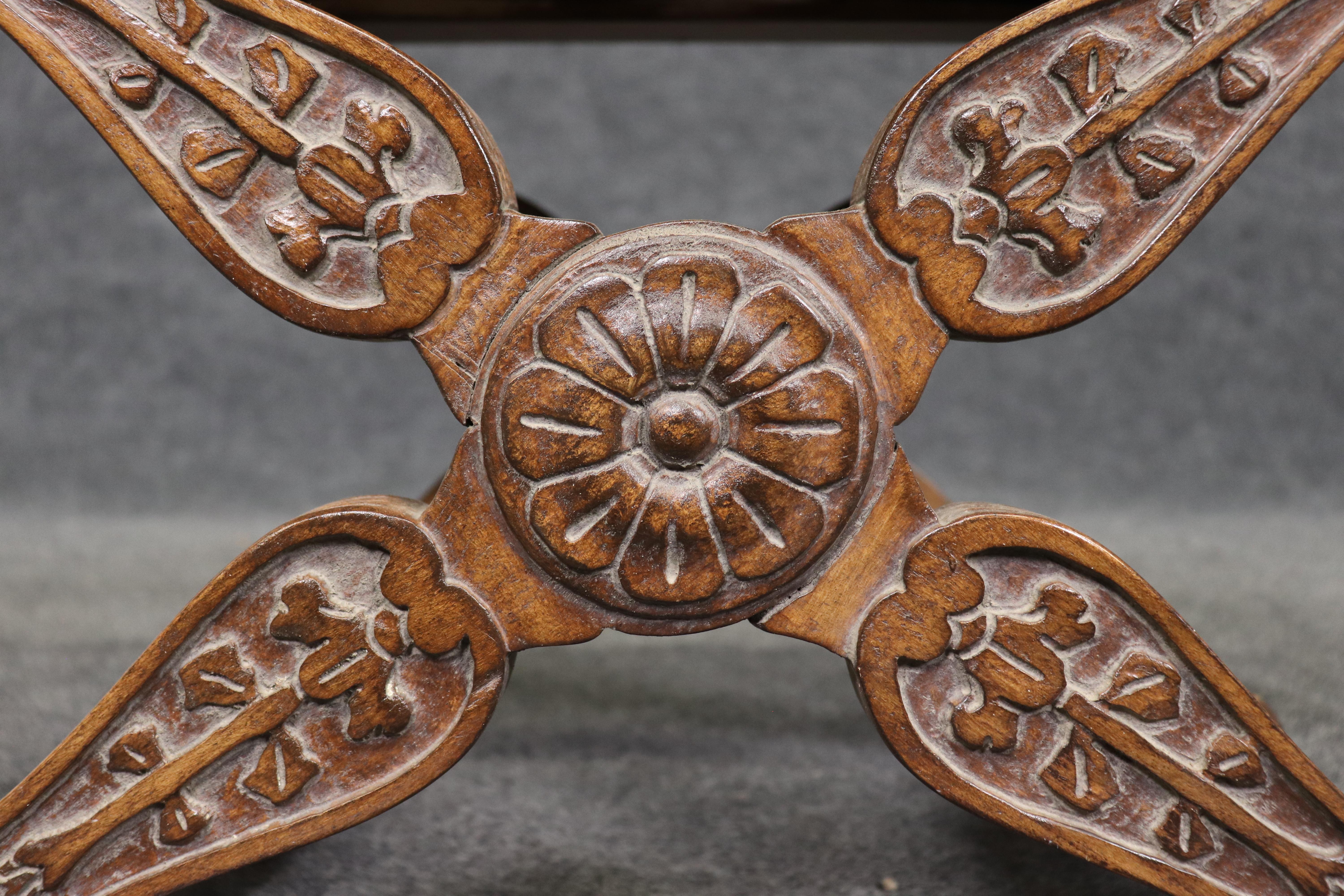 Pair of Maison Jansen Style Carved Walnut X Form Stools Benches in vendita 3