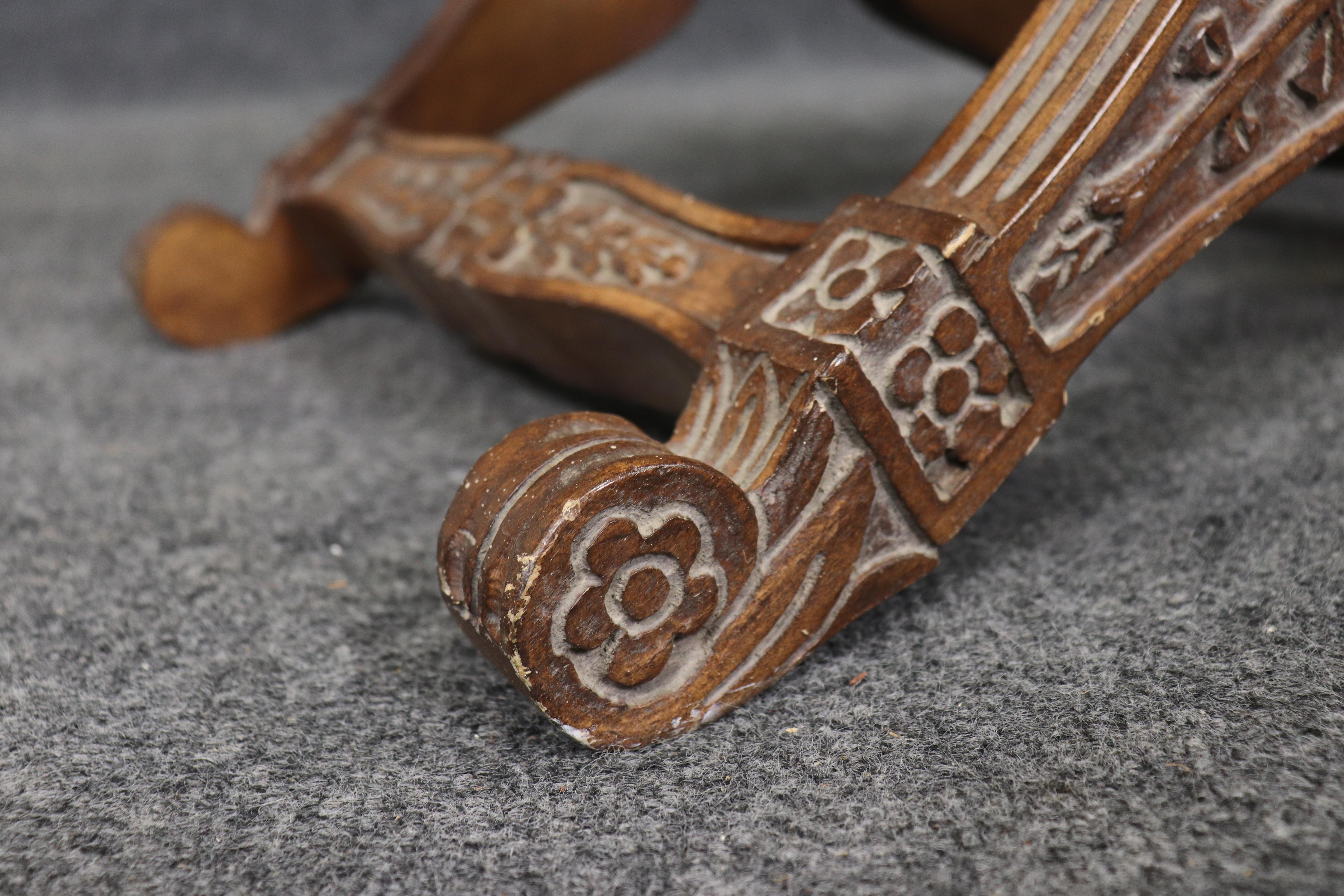 Pair of Maison Jansen Style Carved Walnut X Form Stools Benches in vendita 1