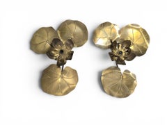 Coppia di applique in ottone dorato a forma di foglia di loto in stile Maison Jansen, anni '70