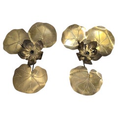 Coppia di applique in ottone dorato a forma di foglia di loto in stile Maison Jansen, anni '70