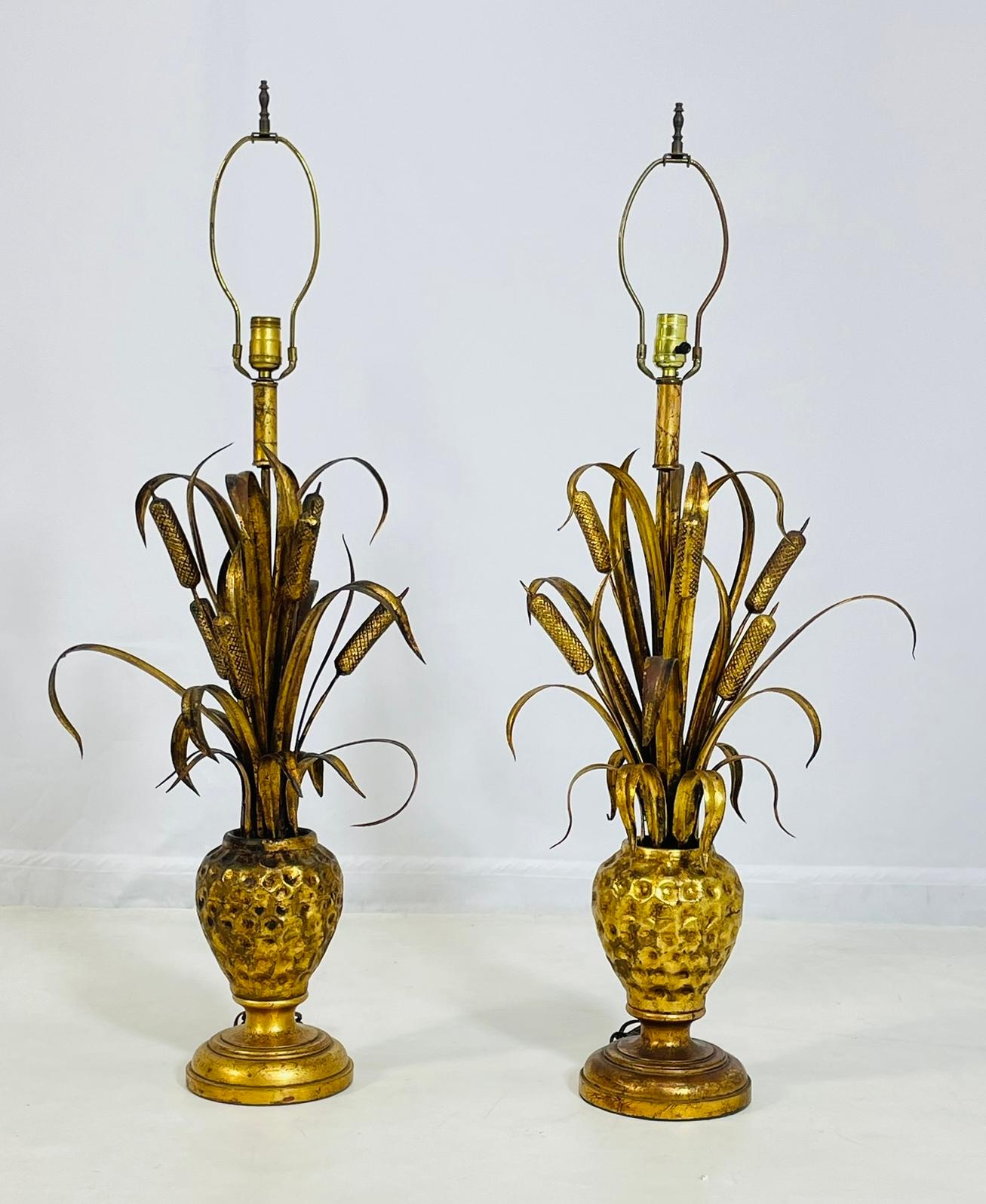 Pair of Maison Jansen Style Gilt Metal Lamps with Cattail Motif – France 1950's (Hollywood Regency) im Angebot
