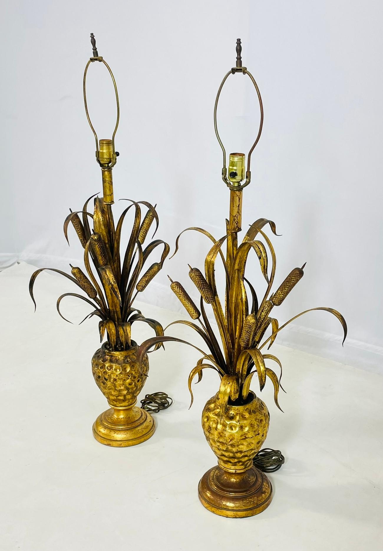 Pair of Maison Jansen Style Gilt Metal Lamps with Cattail Motif – France 1950's (Vergoldet) im Angebot