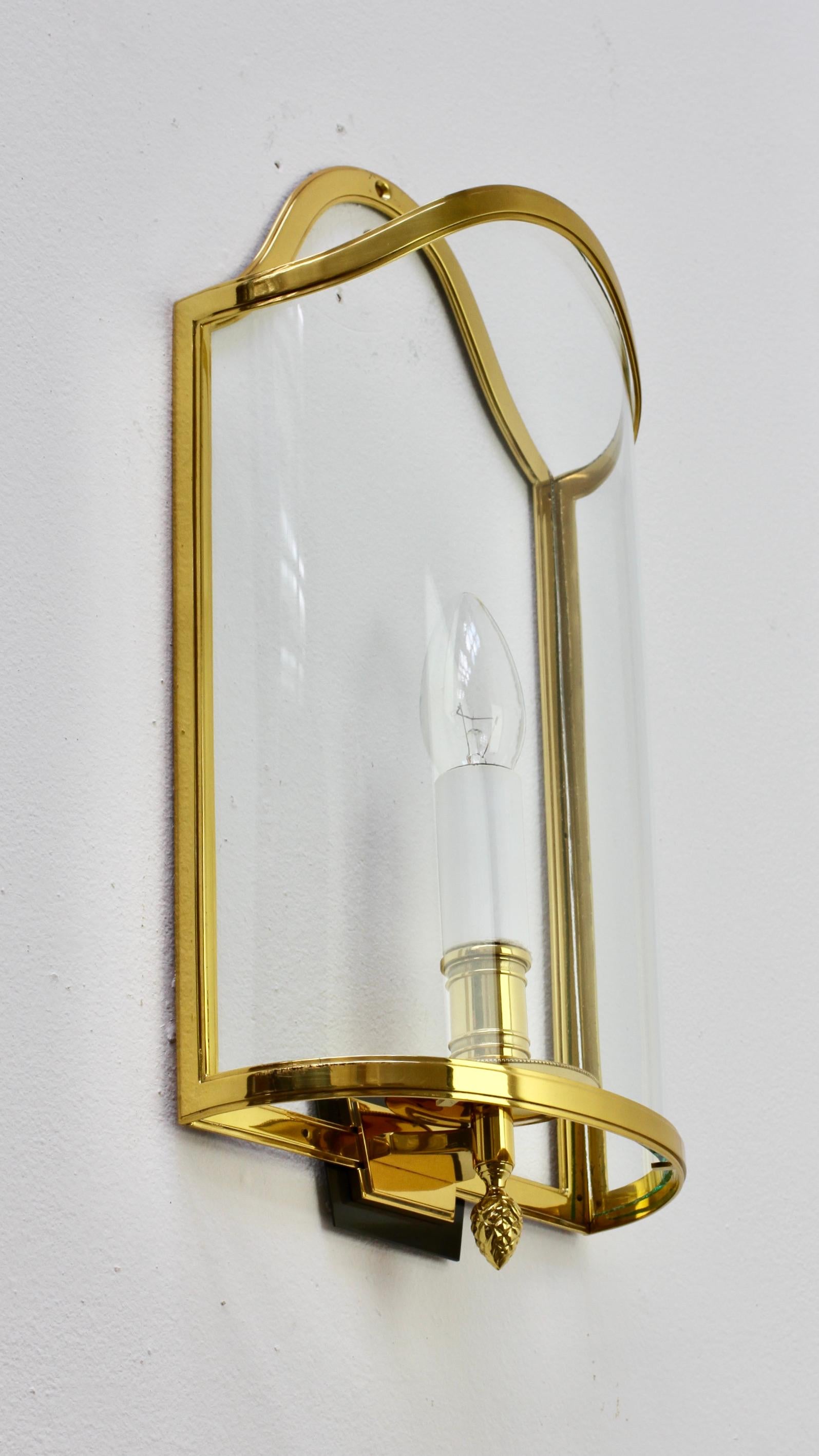 Pair of Maison Jansen Style Polished Brass Sconces by Vereinigte Werkstätten In Good Condition For Sale In Landau an der Isar, Bayern