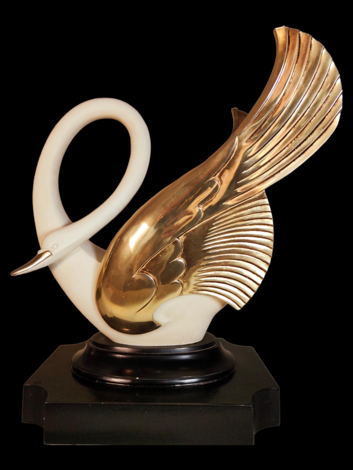 Pair of Maison Jansen swans elegant pair of Artdeco style swans by Maison Janse. Signed. They are made of resin and golden bronze. In perfect condition. Available 4. Measures: 51 x 40 x 31 cmpair of cactus years 70
Pair of cactus in glazed