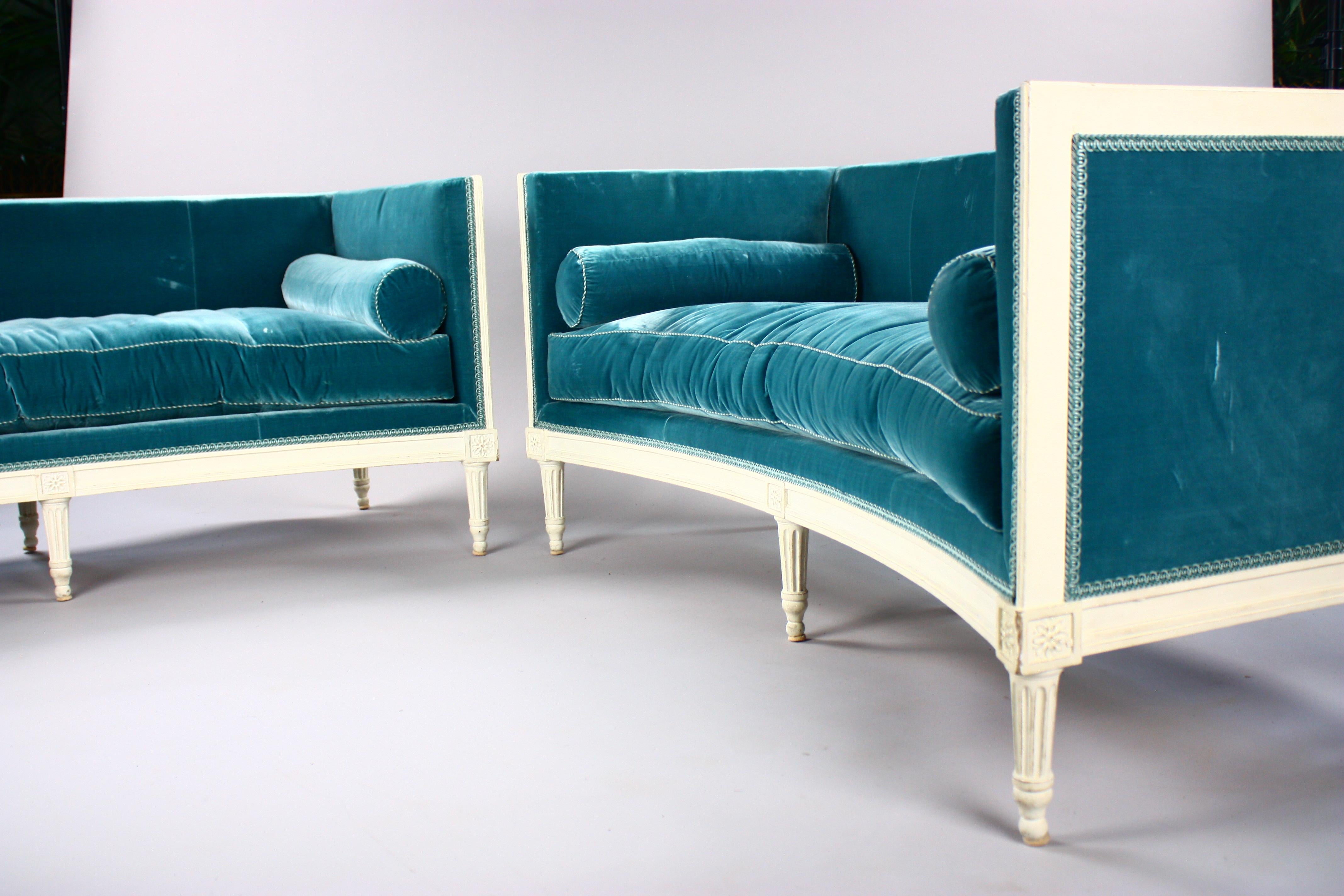 Louis XVI Paire de canapés - Banquettes de la Maison Jansen en vente