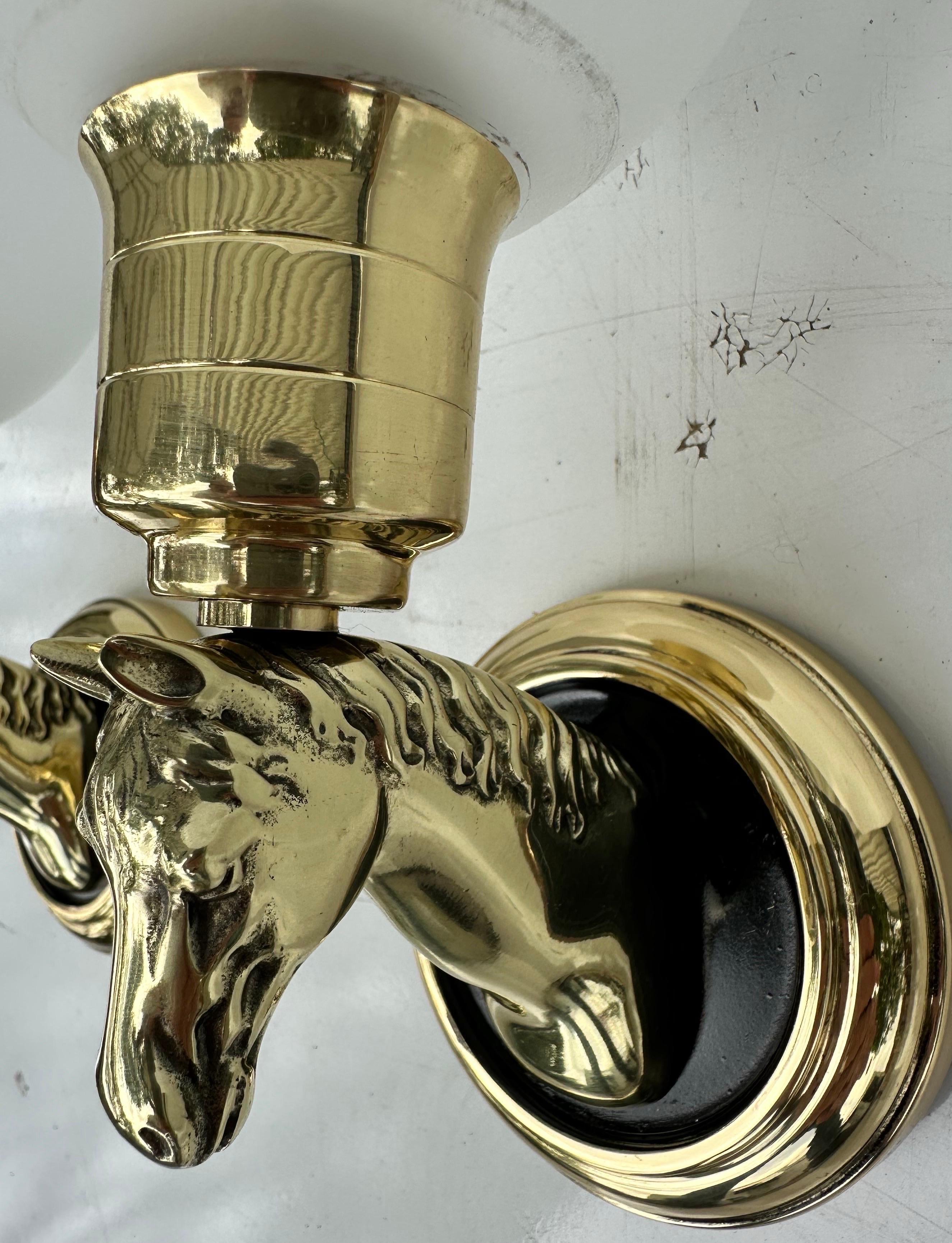 Paire d'appliques à cheval en laiton de la Maison Lancel en vente 2