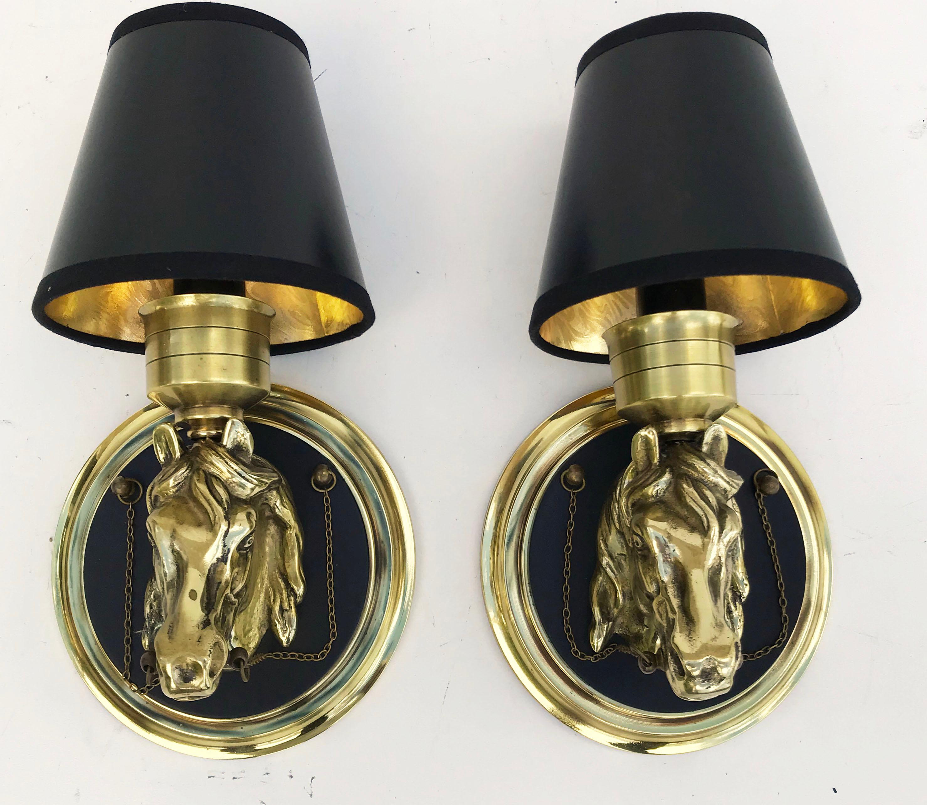 Superb pair of Maison Lancel horses head bronze sconces
US rewired and in working condition 
40 watt max bulb.

Measures: back plate: 5.6