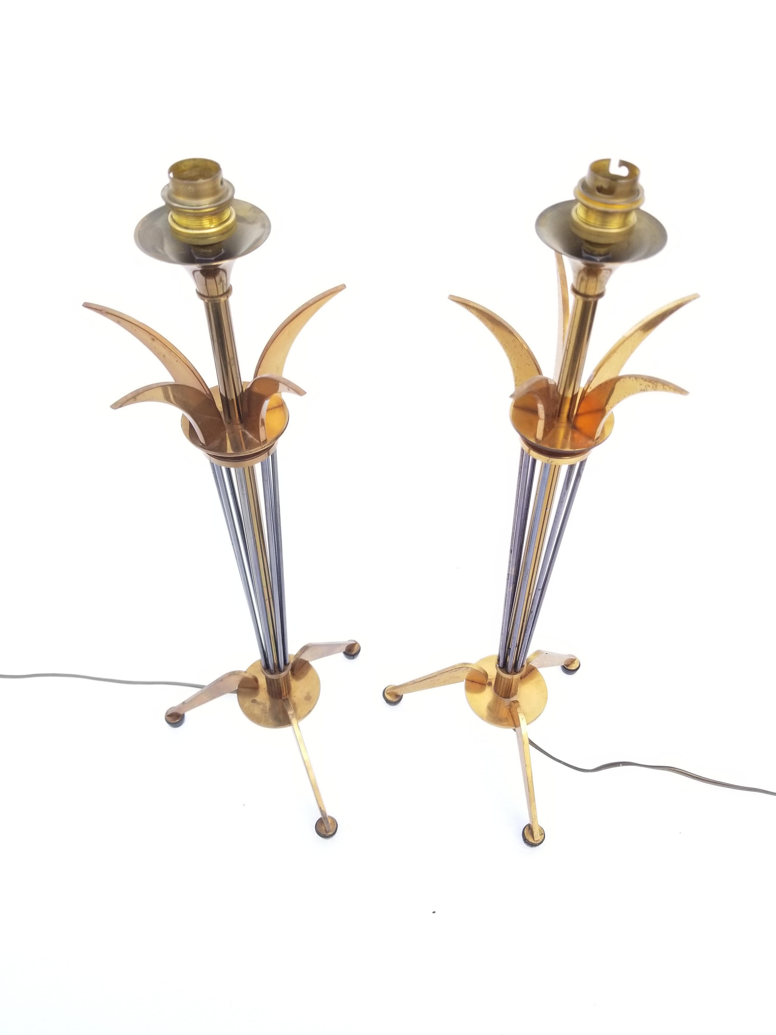 Paar Maison Lunel Tischlampen
2 patiniertes Messing, doriertes Messing und Rotguss
1 Glühbirne, max. 75 Watt.