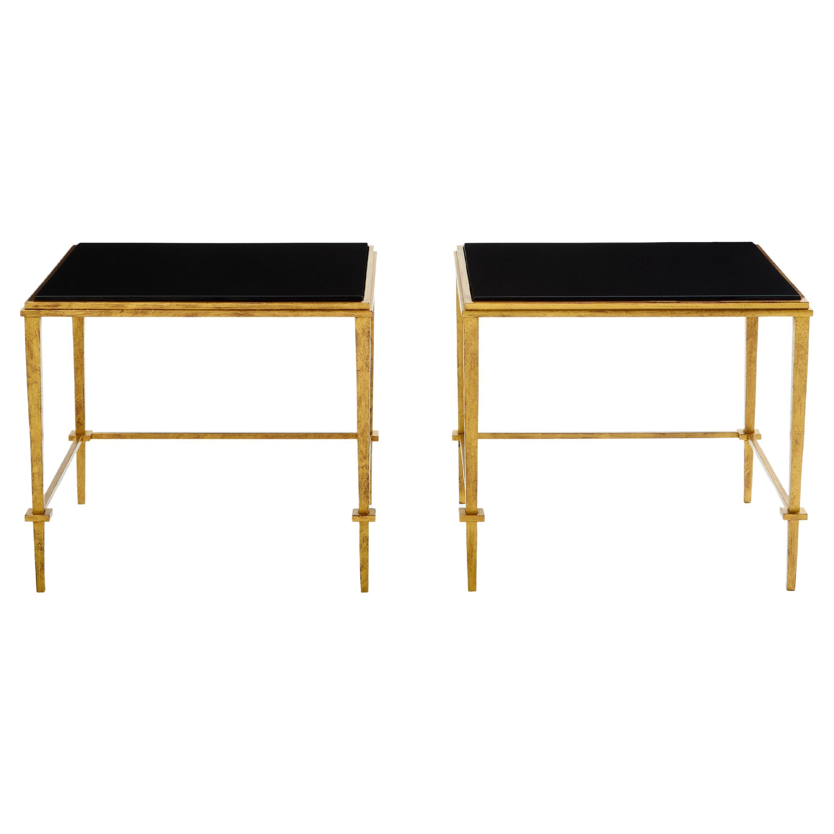 Pareja de mesas auxiliares Maison Ramsay hierro dorado lacado negro 1950