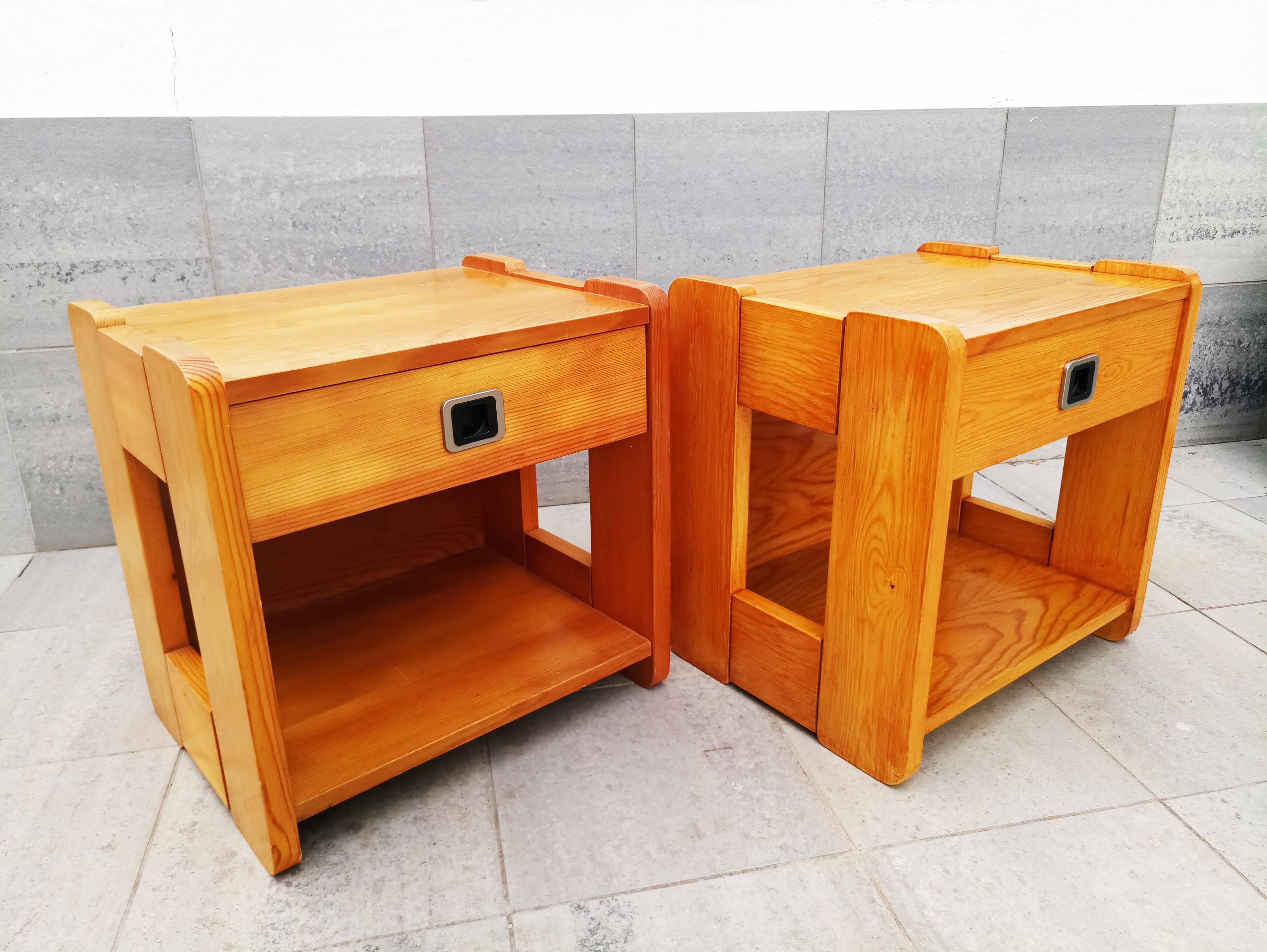 Rare and beautiful pair of Maison Regain nightstands or end tables manufactured in France in 1970s. In elm and in very good vintage condition.