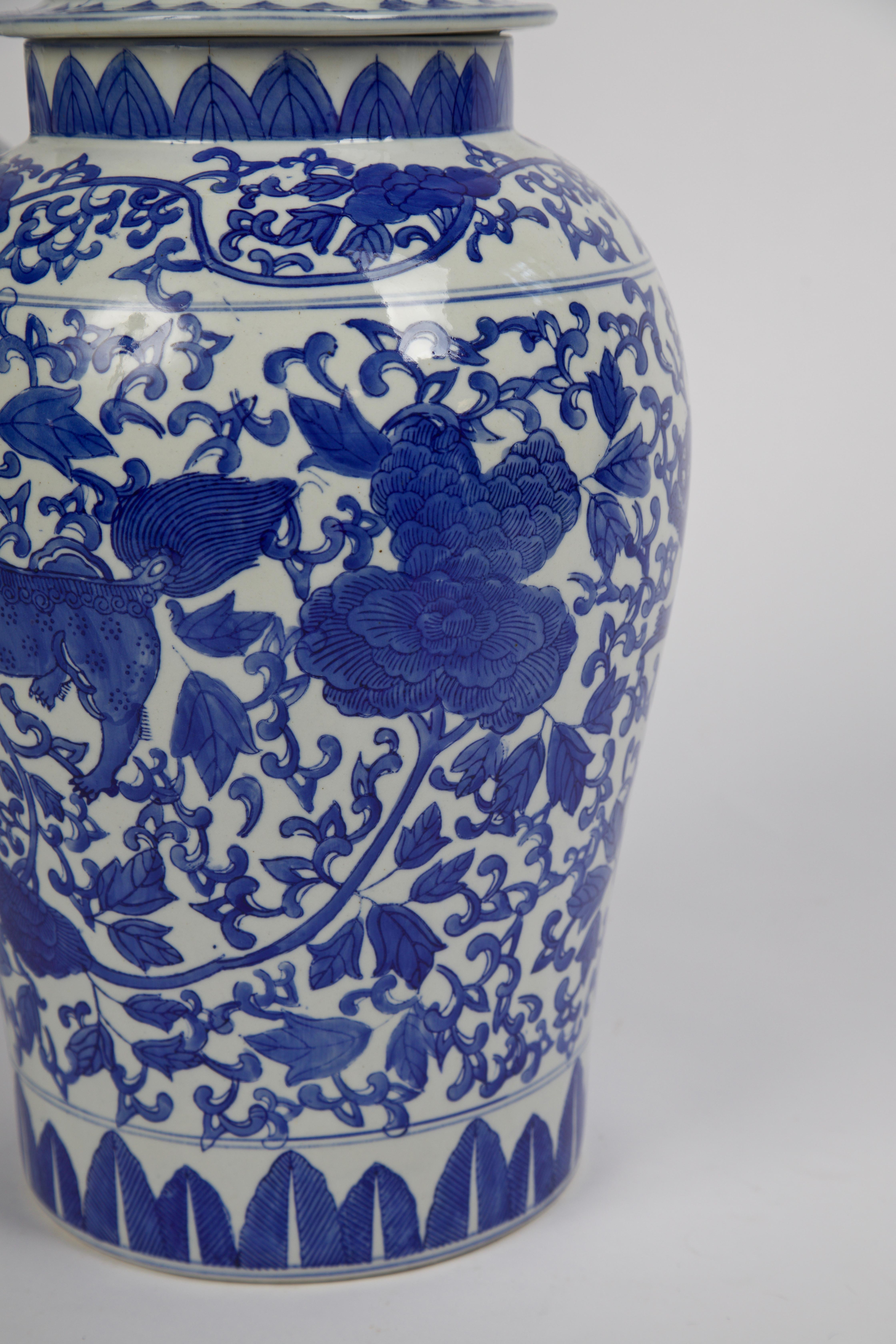 Pair of Maitland Smith Blue and White Chinese Porcelain Ginger Jars In Good Condition In Los Angeles, CA