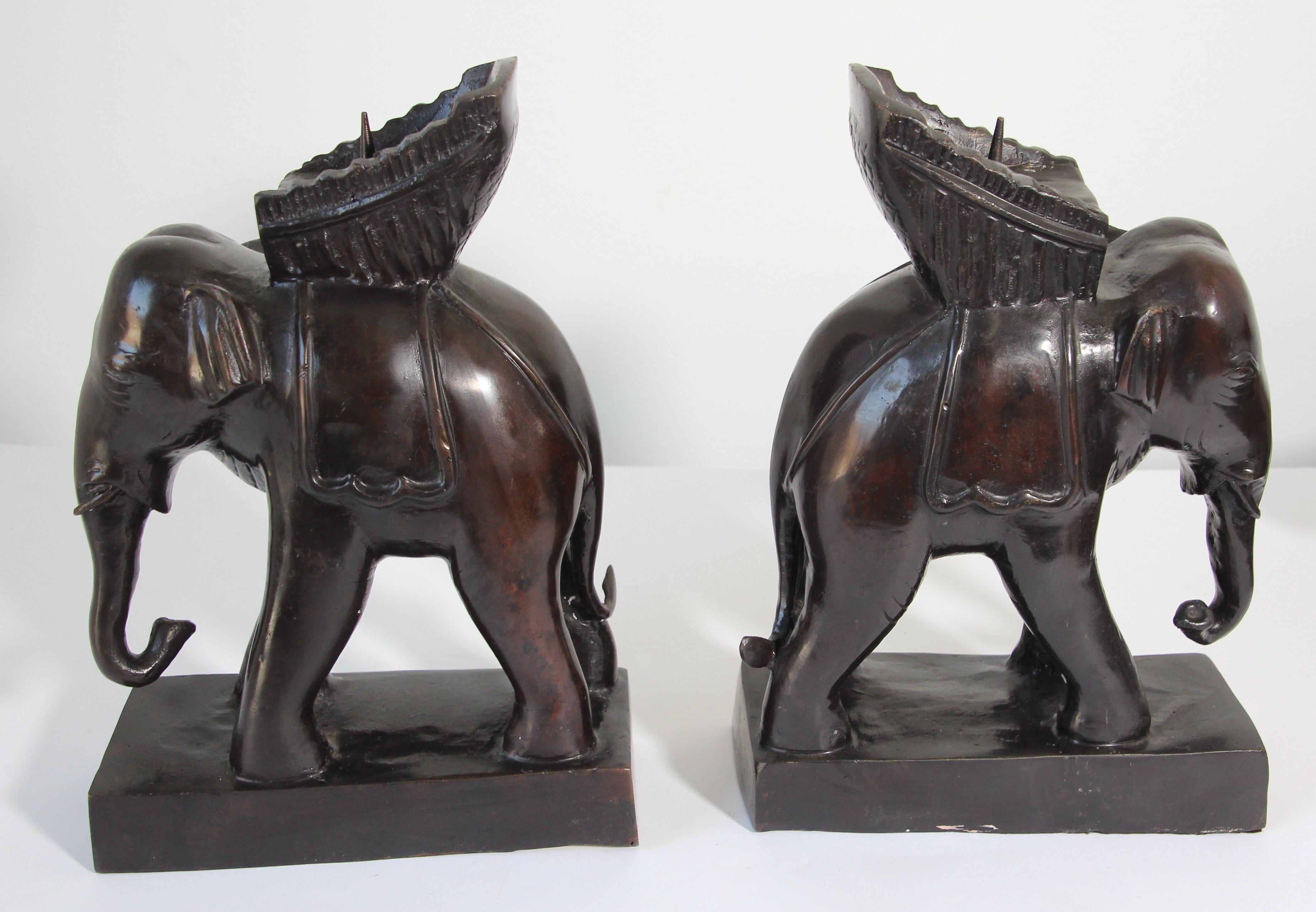 Paire de bougeoirs vintage Maitland Smith en bronze représentant un éléphant en vente 2