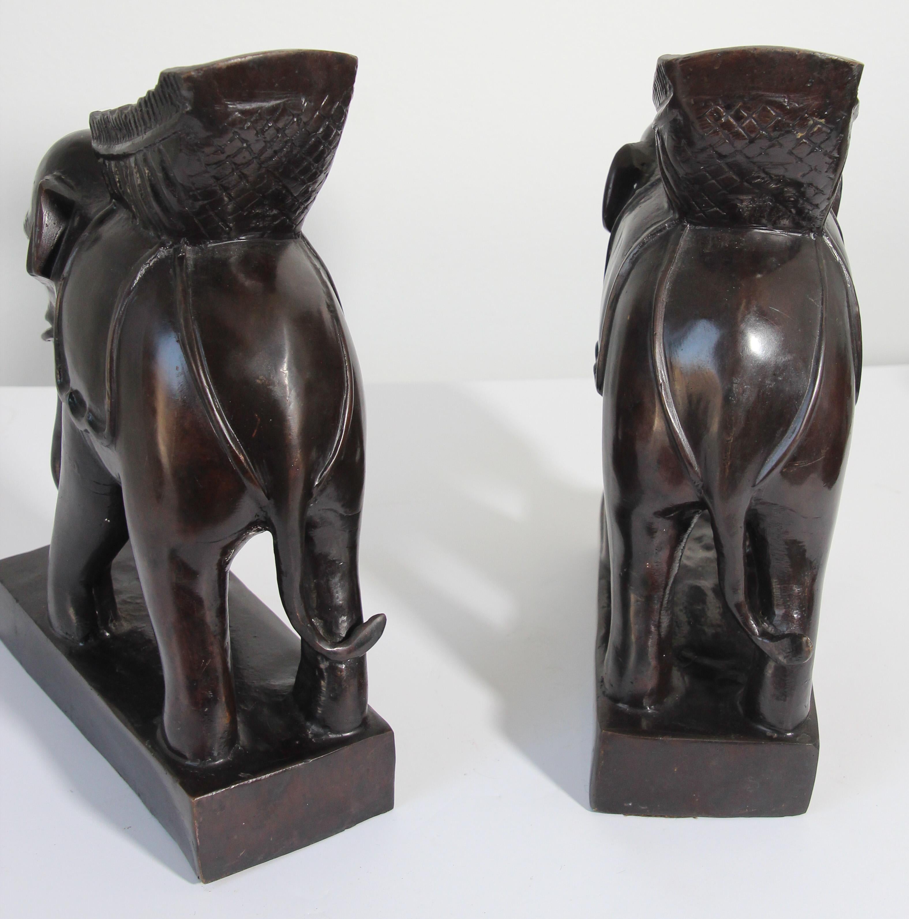 Paire de bougeoirs vintage Maitland Smith en bronze représentant un éléphant en vente 4