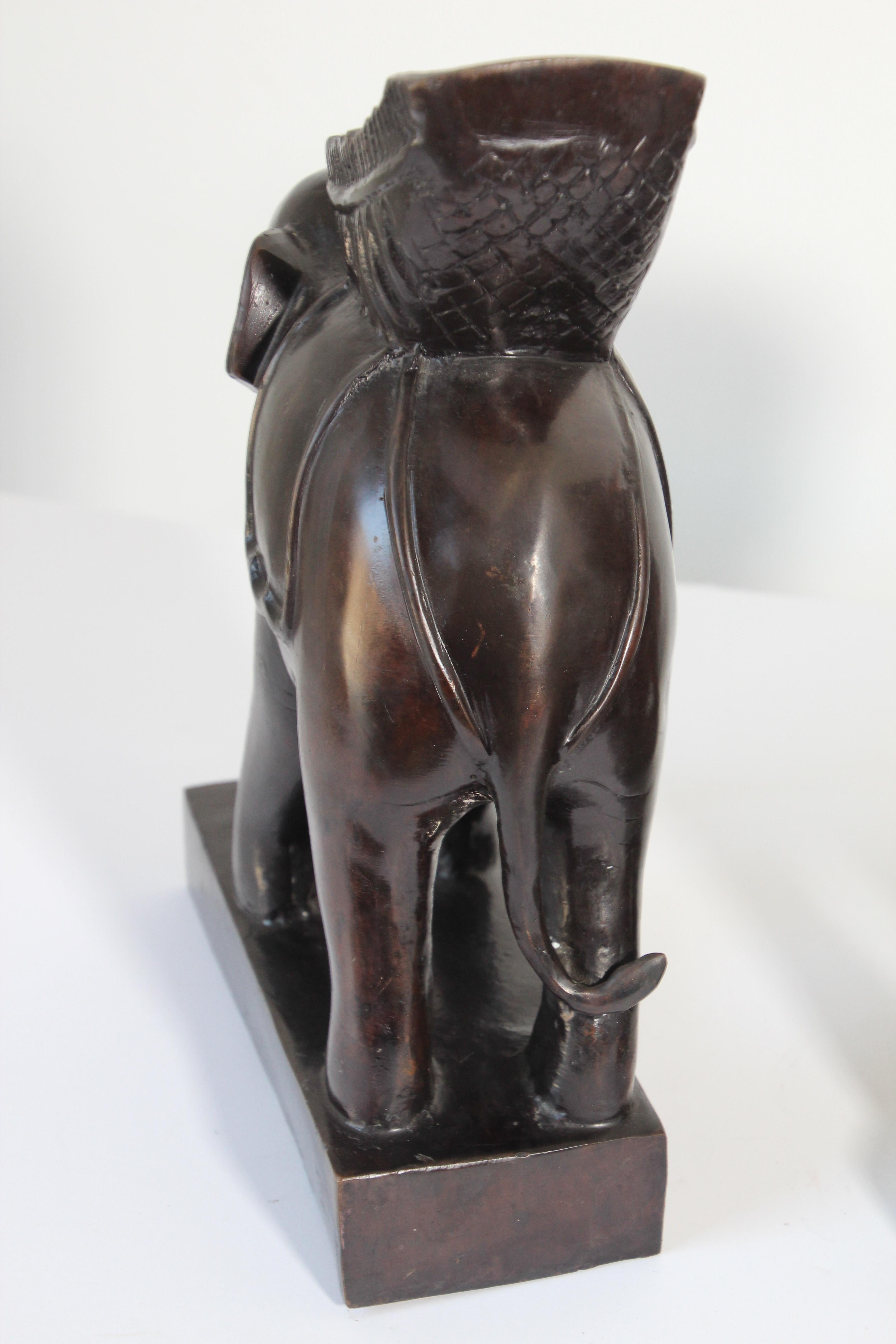 Paire de bougeoirs vintage Maitland Smith en bronze représentant un éléphant en vente 6