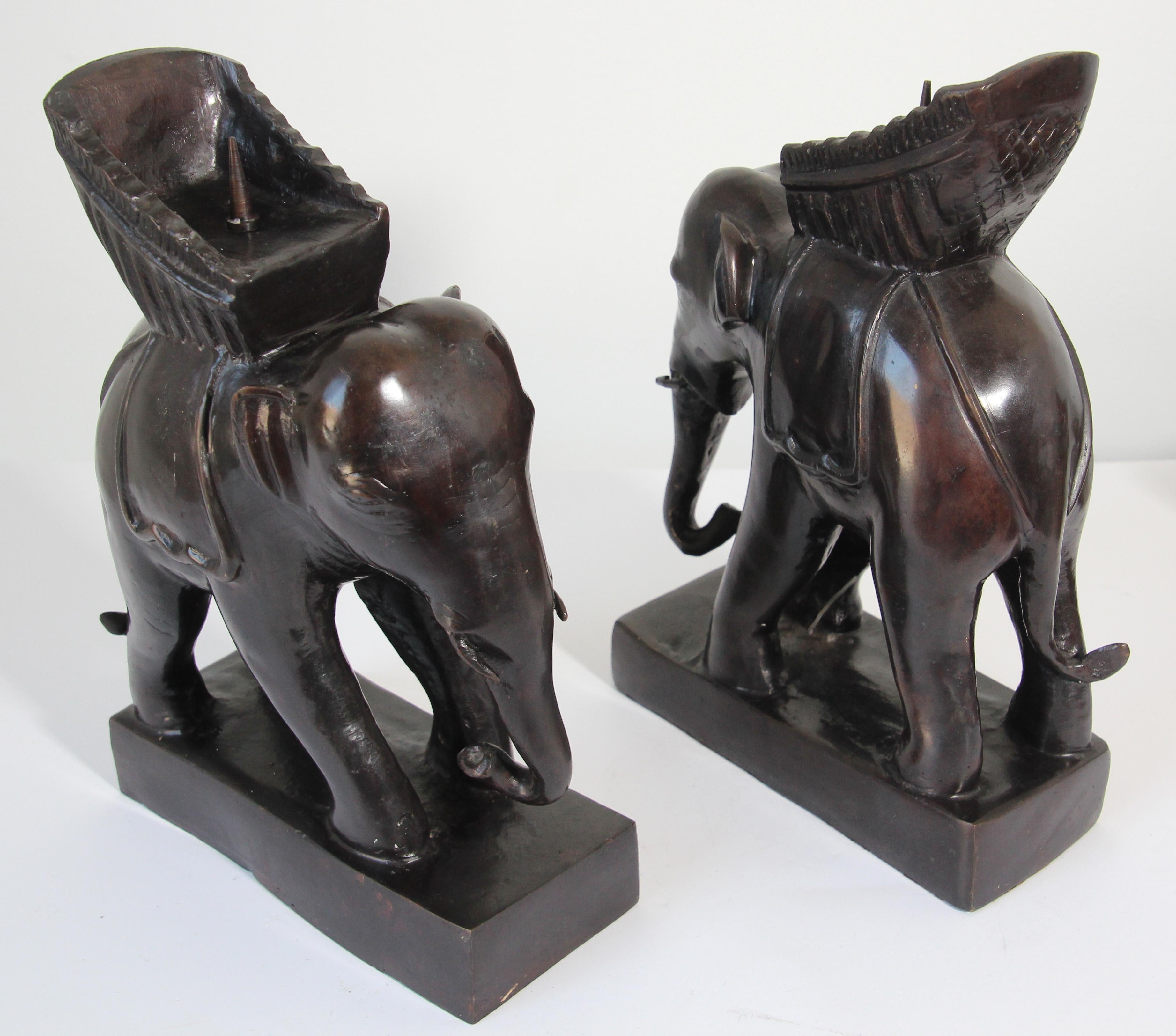 Paire de bougeoirs vintage Maitland Smith en bronze représentant un éléphant en vente 8