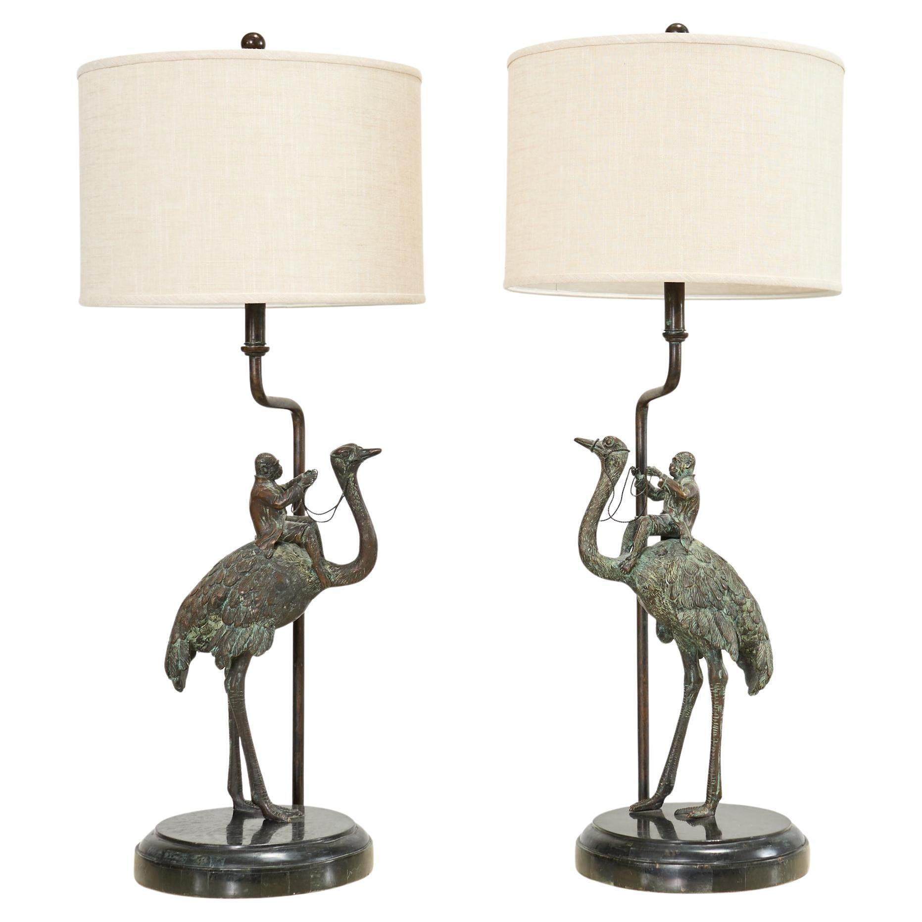 Pareja de lámparas de mesa Maitland Smith de avestruz y mono de bronce