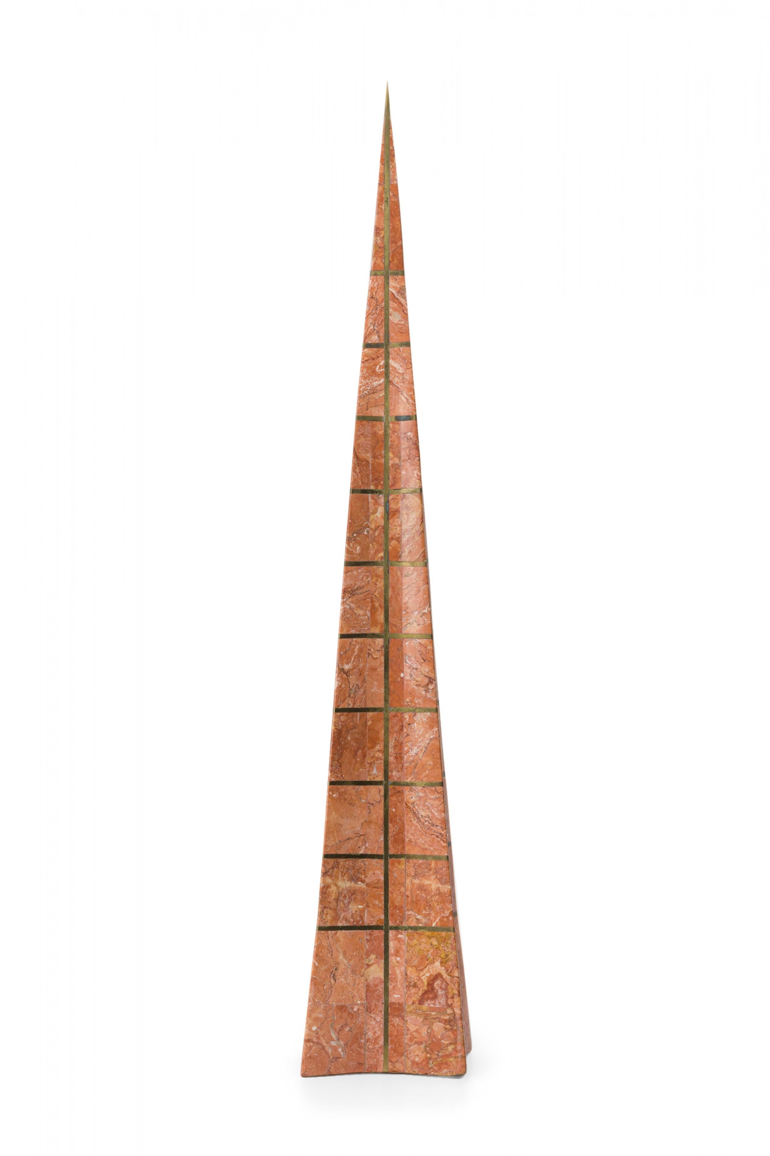 Pair of Maitland-Smith English Mid-Century Blush Marble and Brass Obelisks In Good Condition For Sale In New York, NY