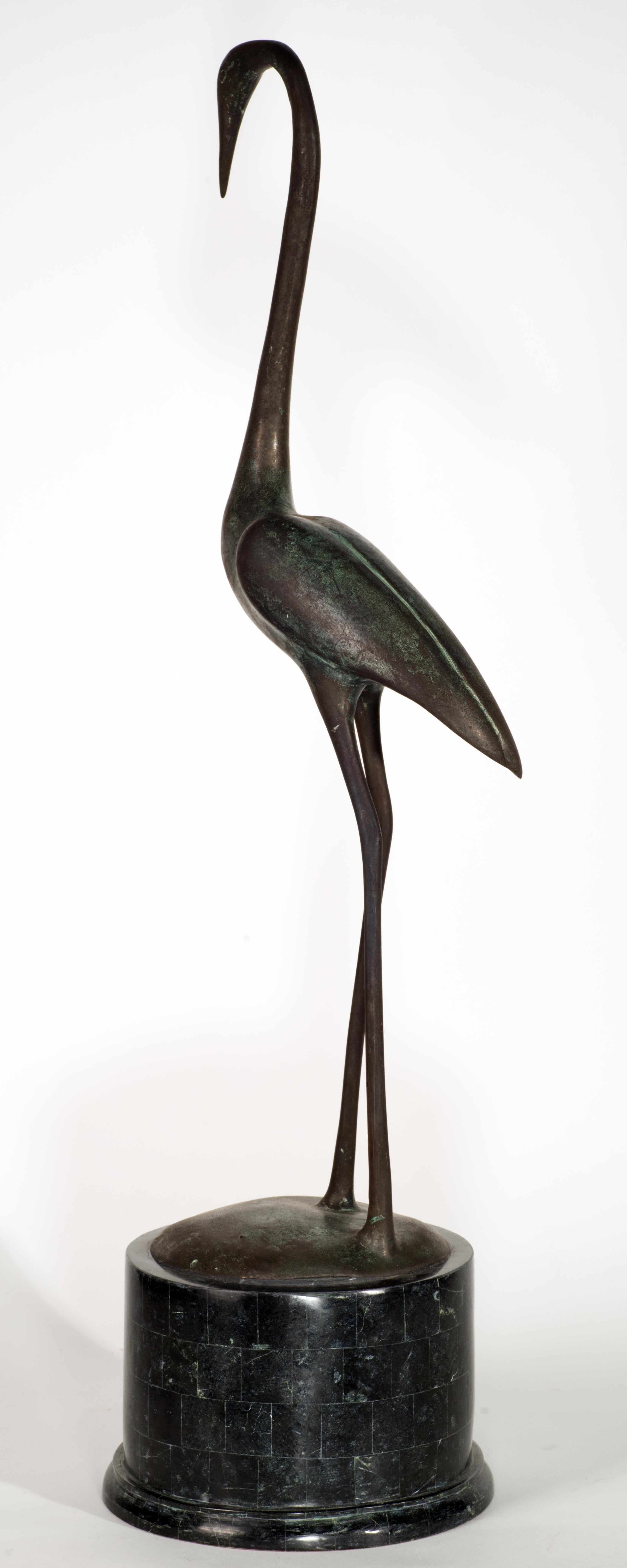 Coppia di grandi sculture di uccelli in bronzo e marmo di Maitland Smith & Smith, con etichetta in vendita 2