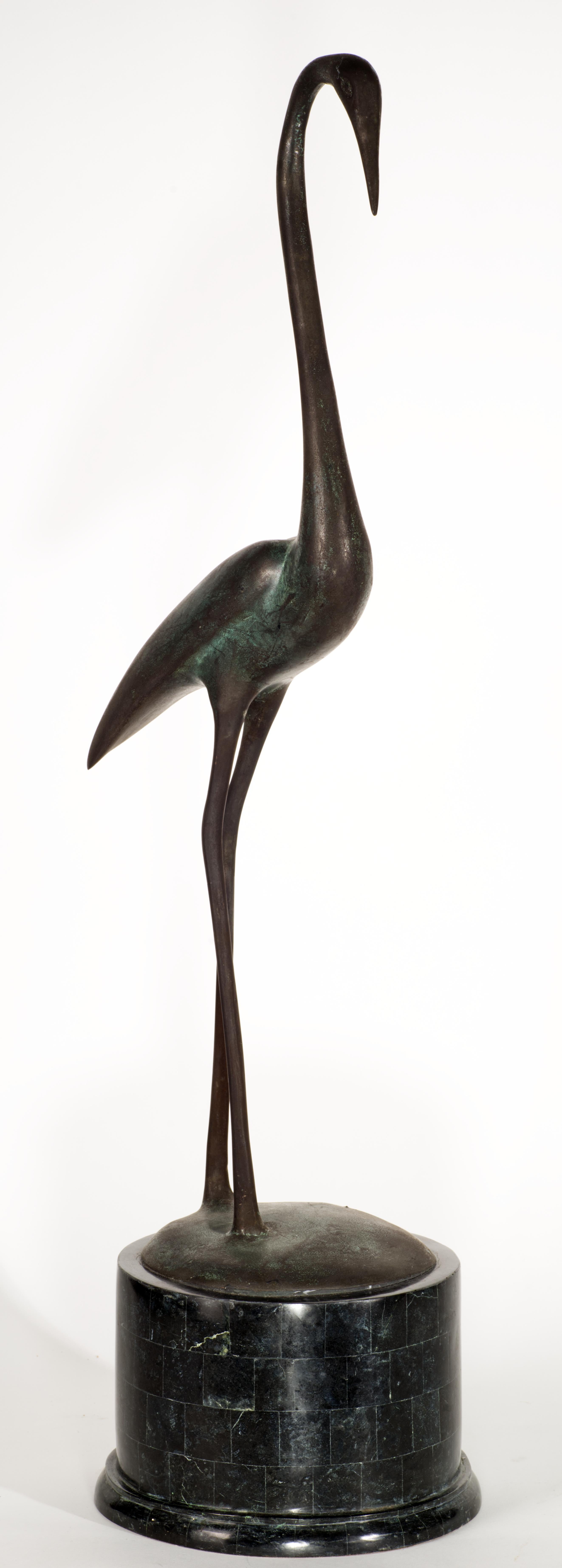 Bronzo Coppia di grandi sculture di uccelli in bronzo e marmo di Maitland Smith & Smith, con etichetta in vendita