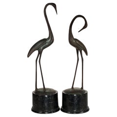 Pareja de grandes esculturas de aves garceta de bronce y mármol de Maitland Smith, etiquetadas