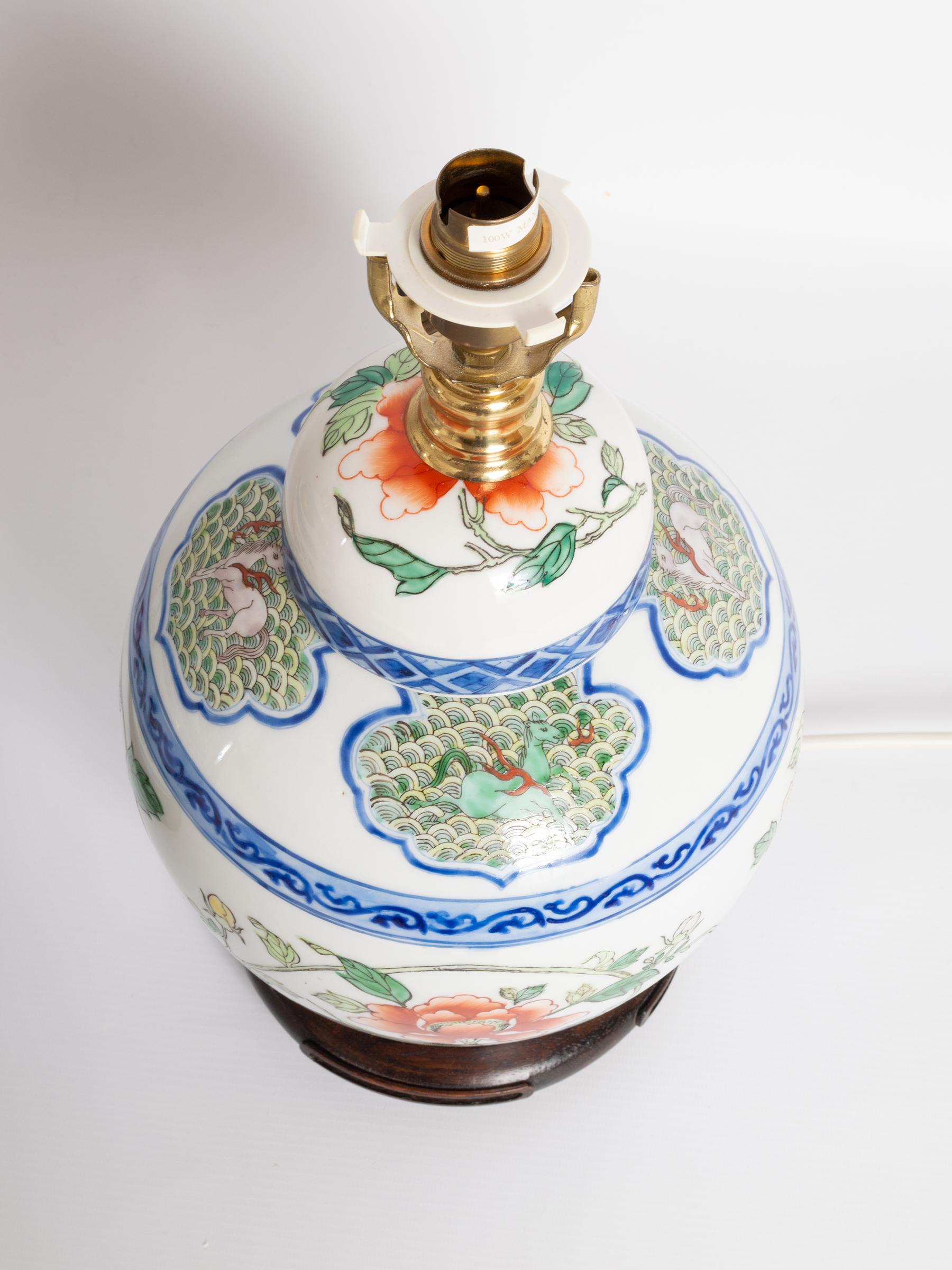 Fin du 20e siècle Paire de lampes en forme de jarre à gingembre en porcelaine de Maitland Smith, Hong Kong, vers 1970 en vente