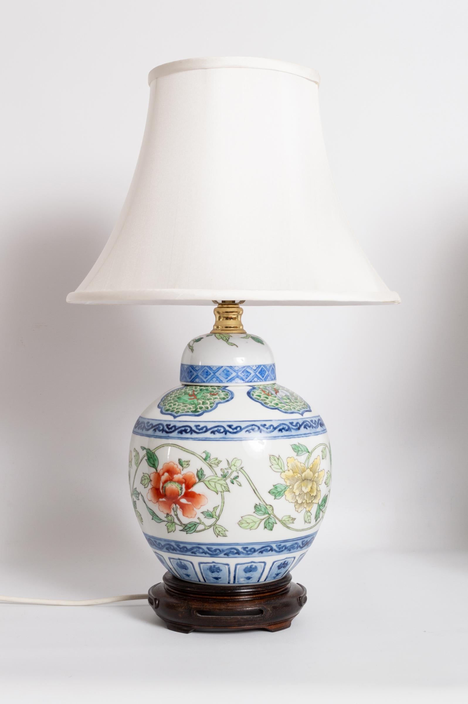 Brass Pair of Maitland Smith Porcelain Chinese Ginger Jar Lamps, Hong Kong, circa 1970 For Sale
