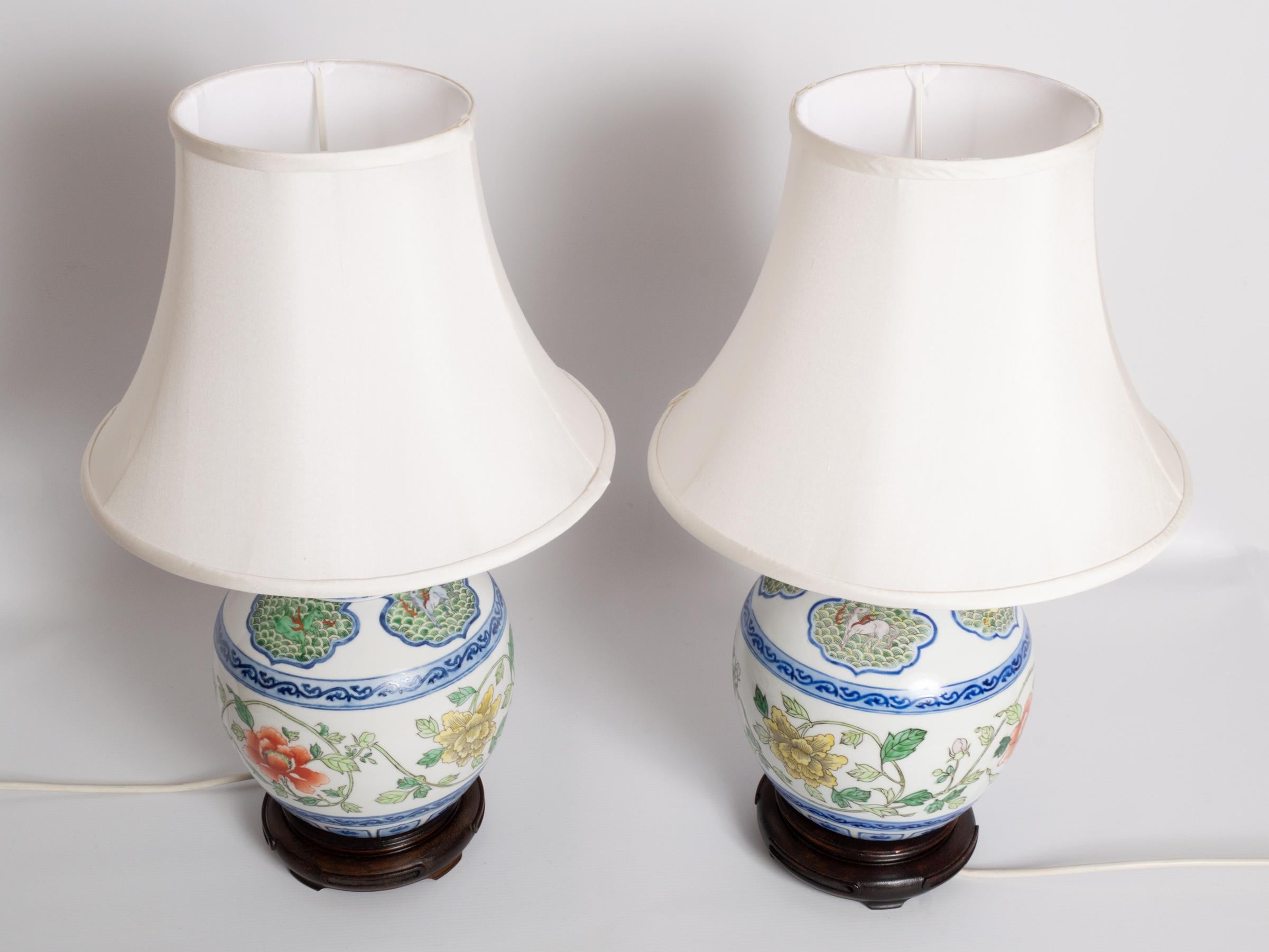 Pair of Maitland Smith Porcelain Chinese Ginger Jar Lamps, Hong Kong, circa 1970 For Sale 1