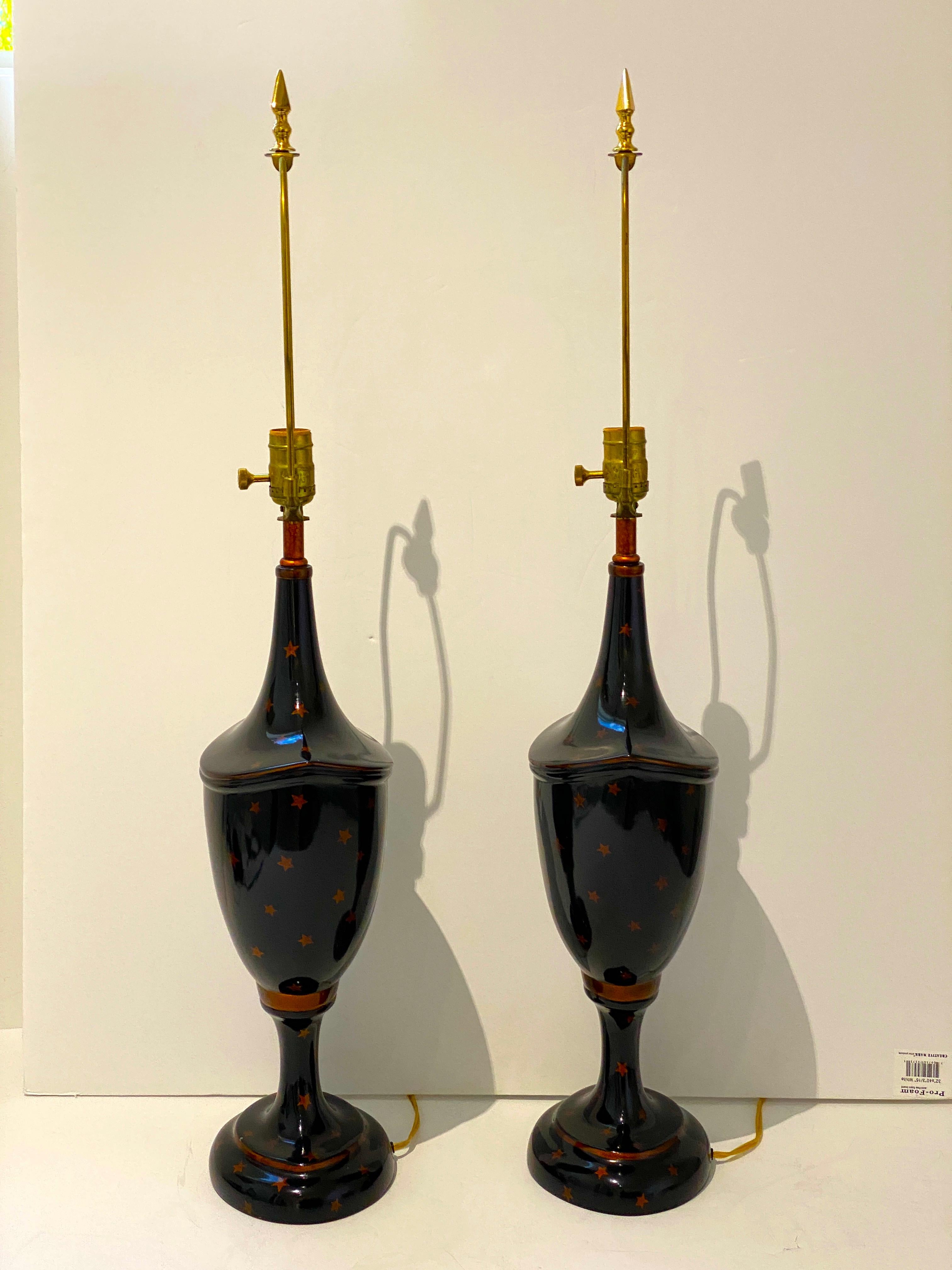 Paar Maitland Smith Regency-Tischlampen in Regency-Form (20. Jahrhundert) im Angebot