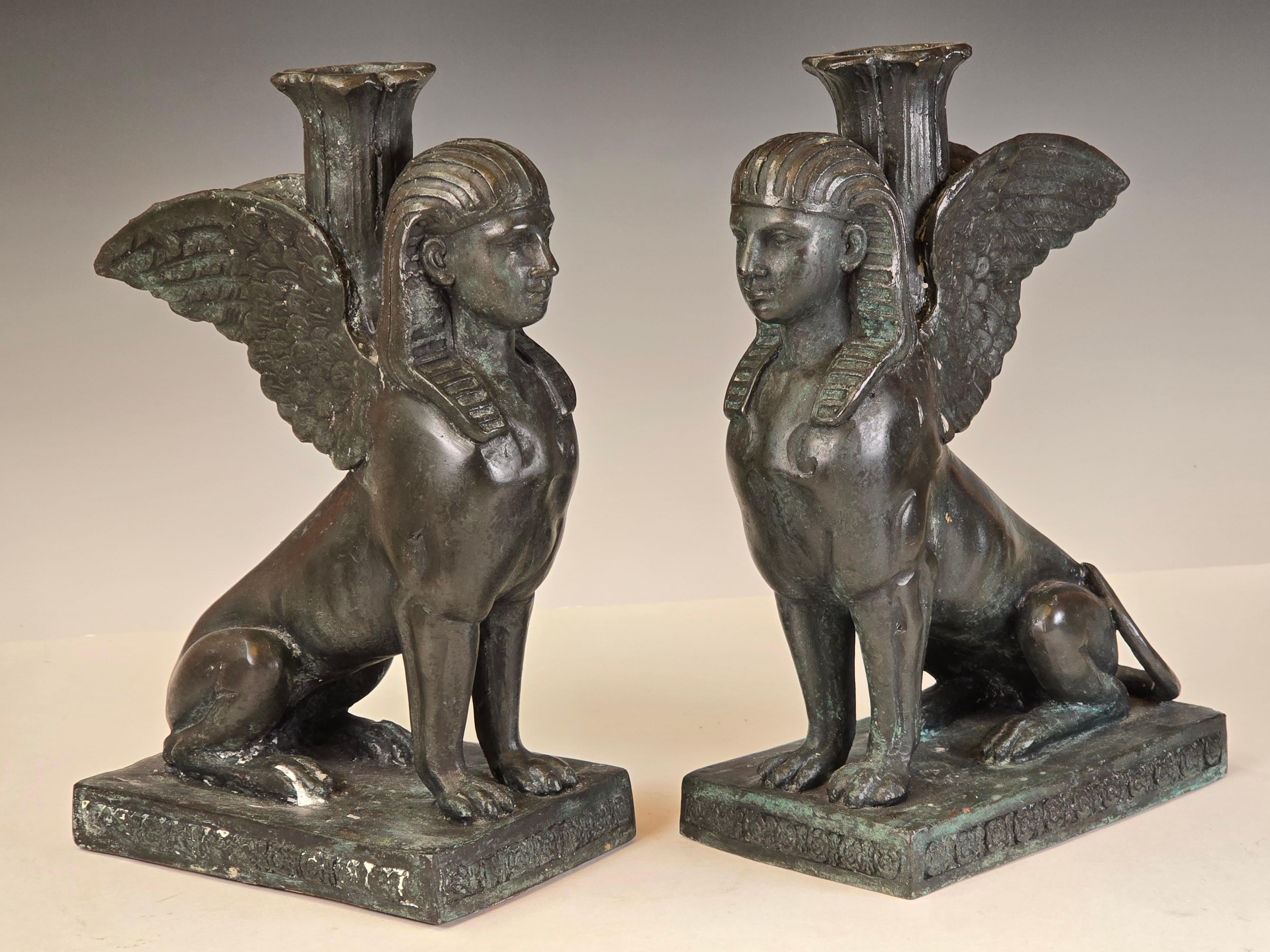 Filippino Coppia di candelieri Sphinx di Maitland Smith in vendita