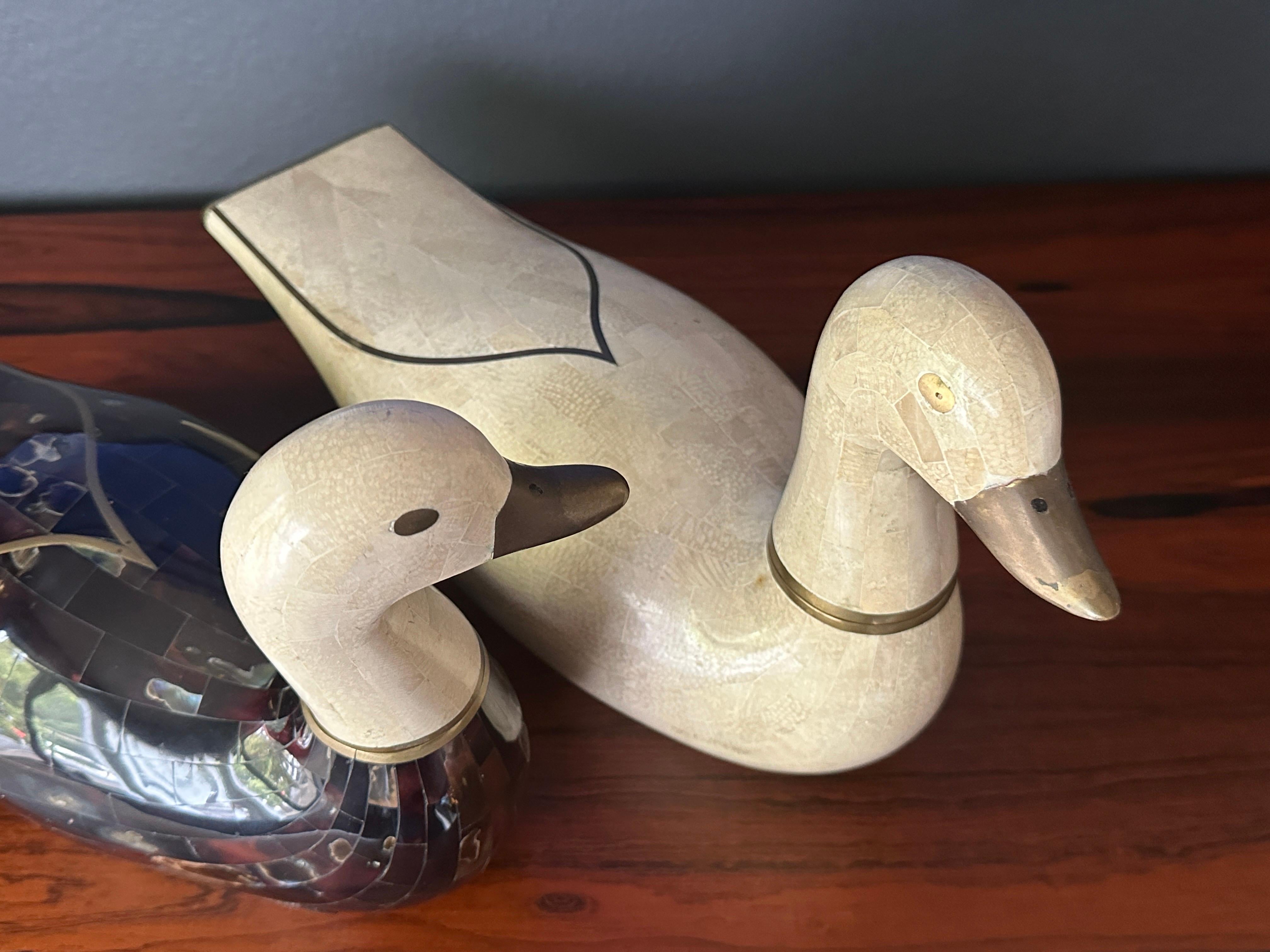 Coppia di sculture di anatre tessellate/ reggilibri di Maitland Smith in vendita 1