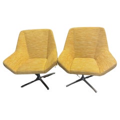 Paar Mais Keilhauer Swivel Lounge Chairs
