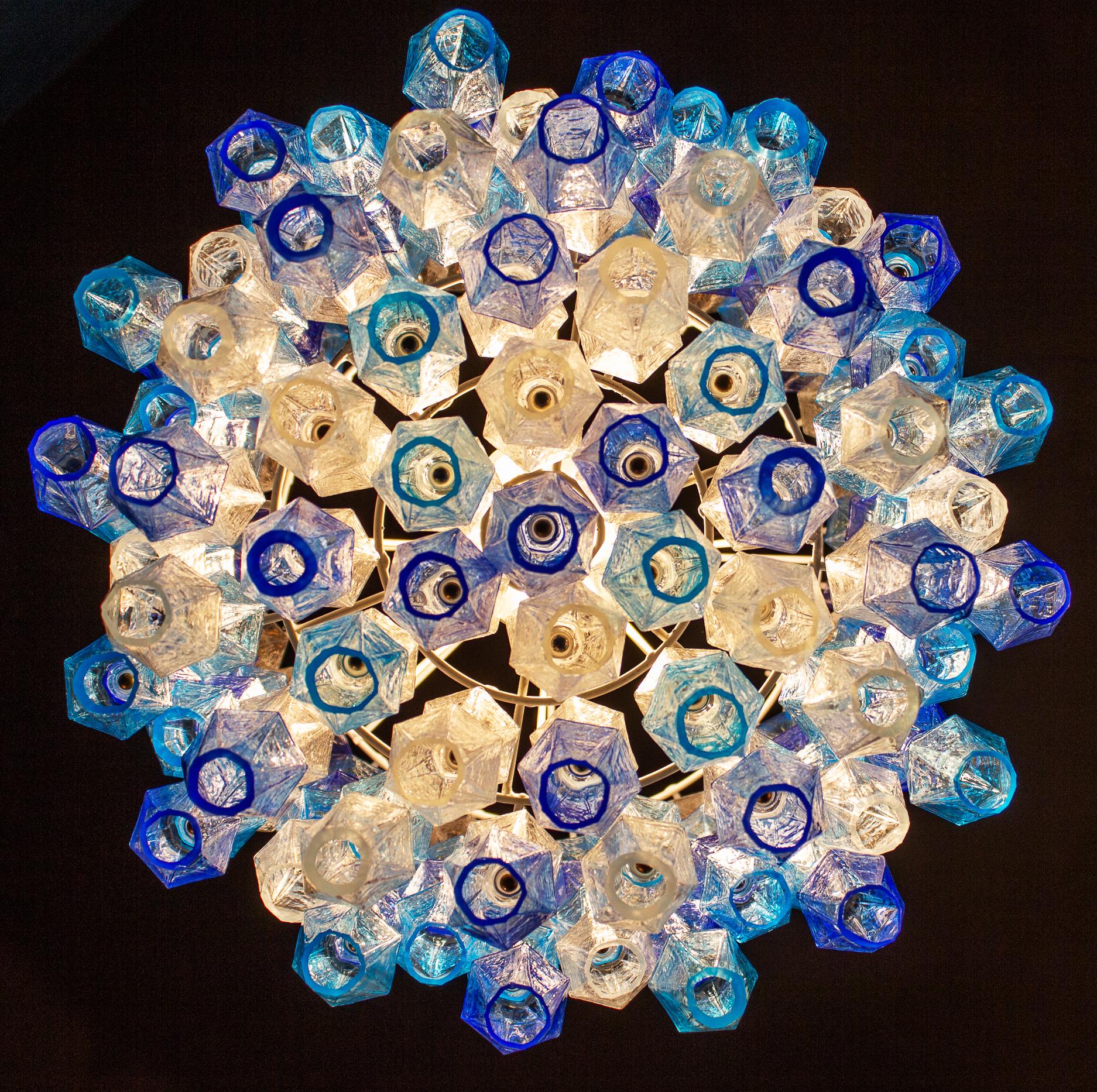 Coppia di maestosi lampadari Poliedri color zaffiro in vetro di Murano in vendita 3