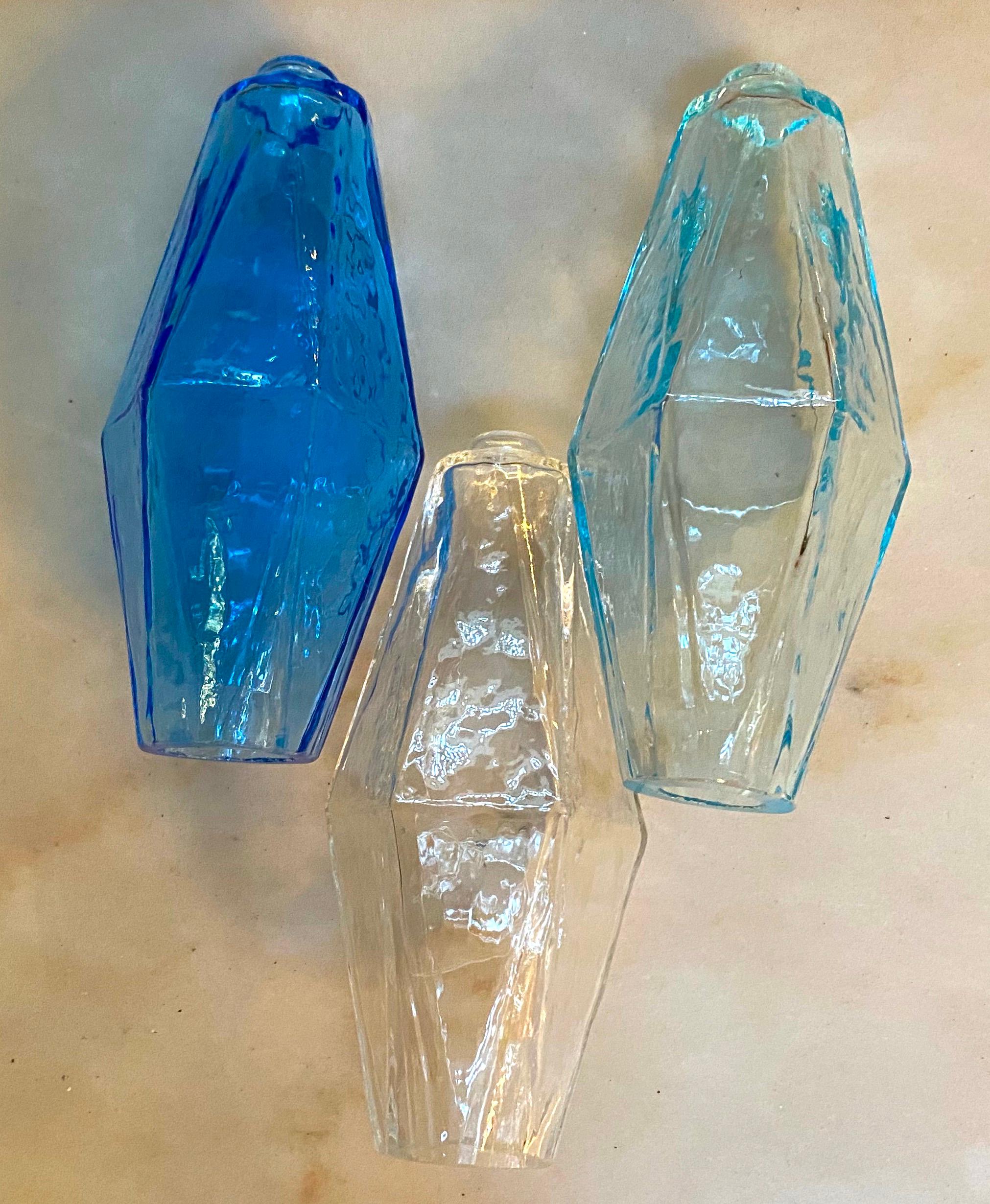 Coppia di maestosi lampadari Poliedri color zaffiro in vetro di Murano in vendita 5
