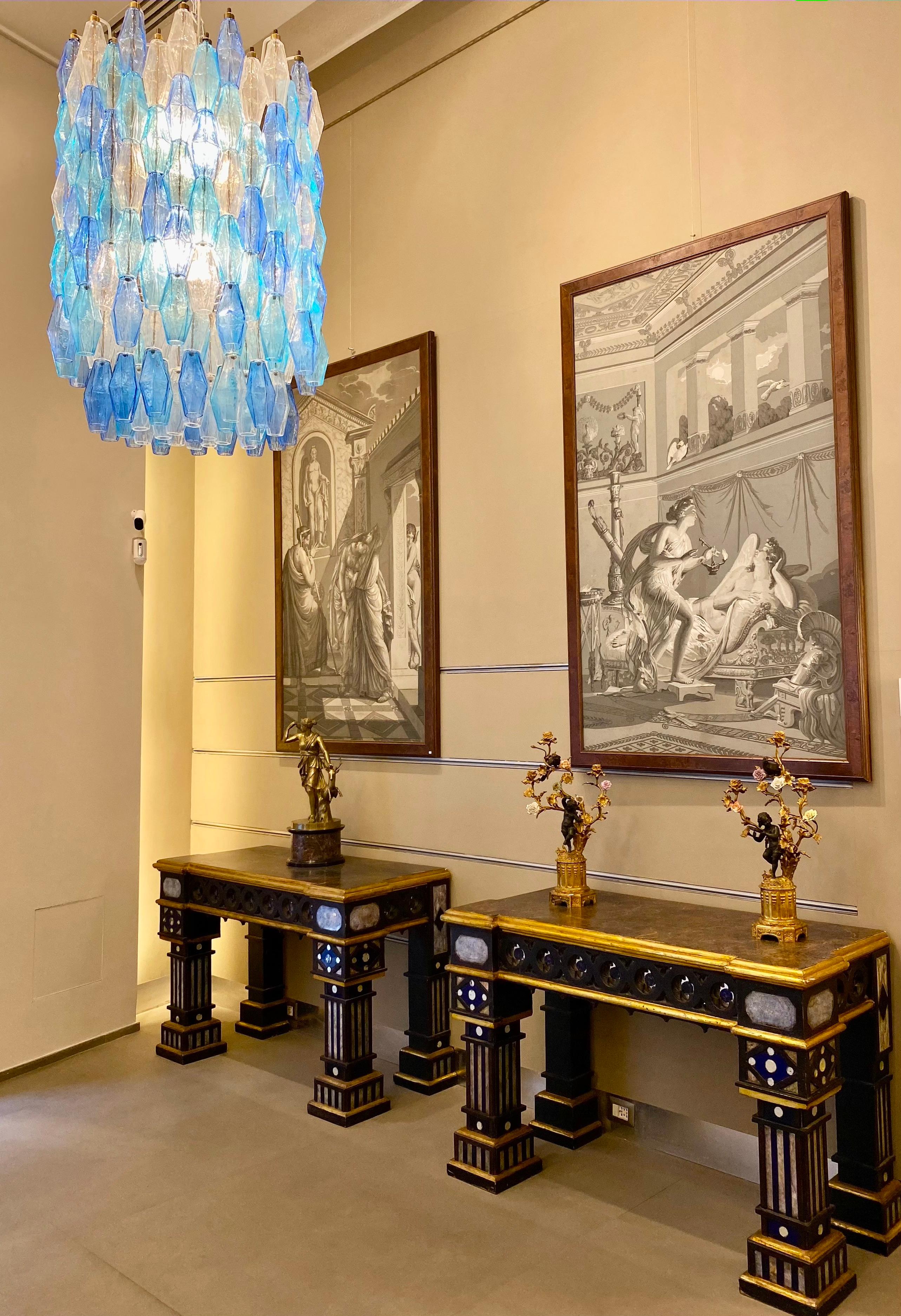Mid-Century moderno Coppia di maestosi lampadari Poliedri color zaffiro in vetro di Murano in vendita