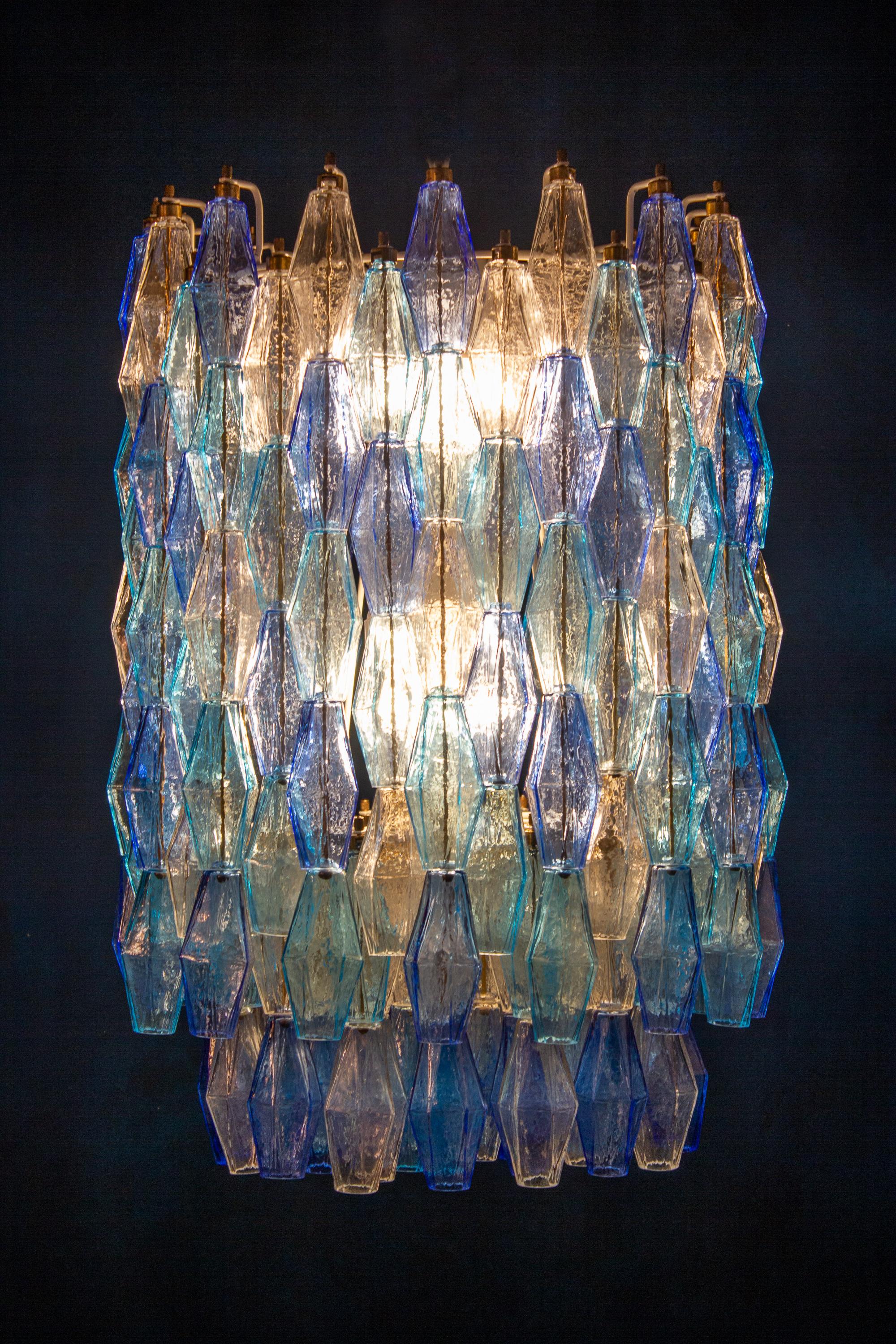 Coppia di maestosi lampadari Poliedri color zaffiro in vetro di Murano in vendita 1