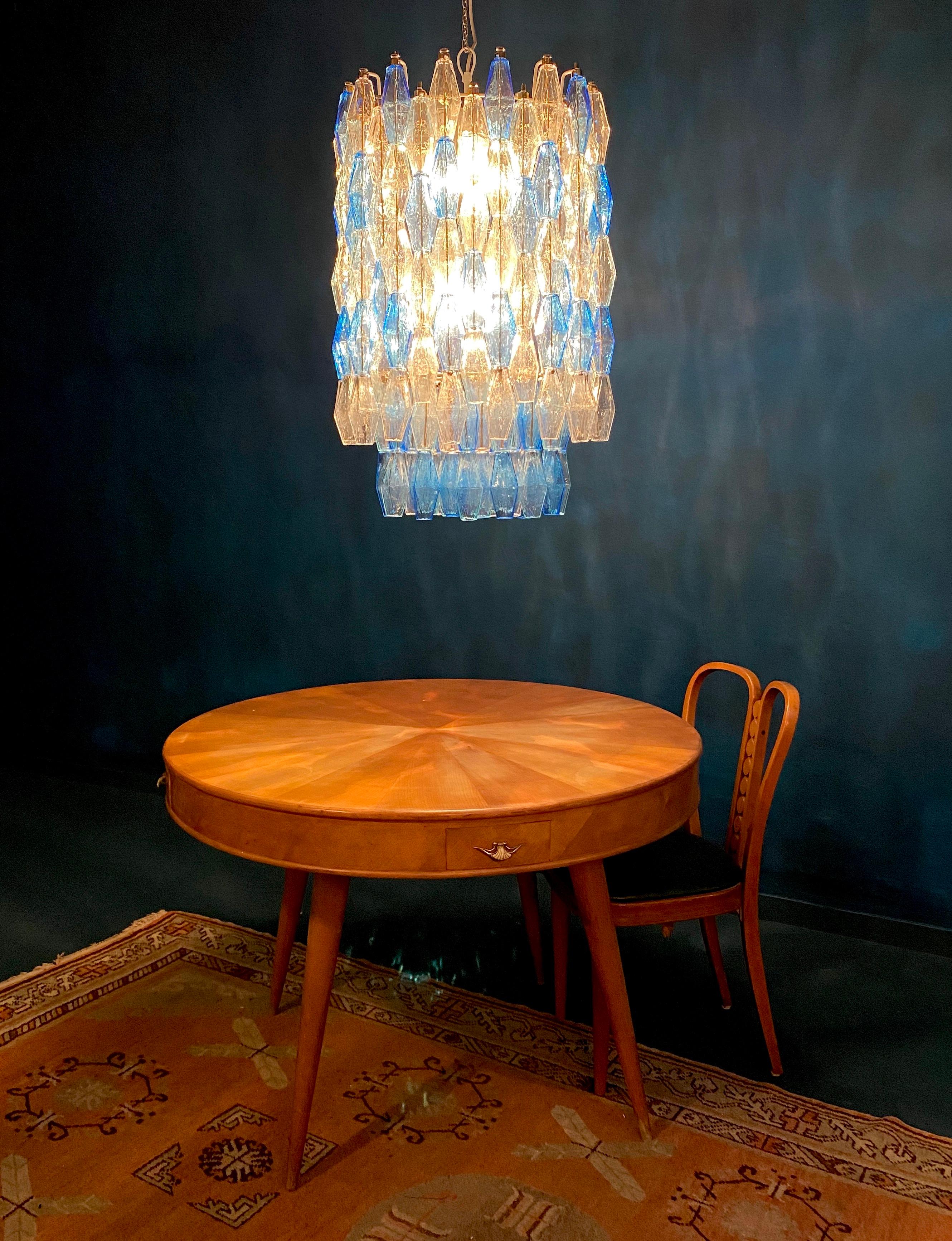 Coppia di maestosi lampadari Poliedri color zaffiro in vetro di Murano in vendita 1