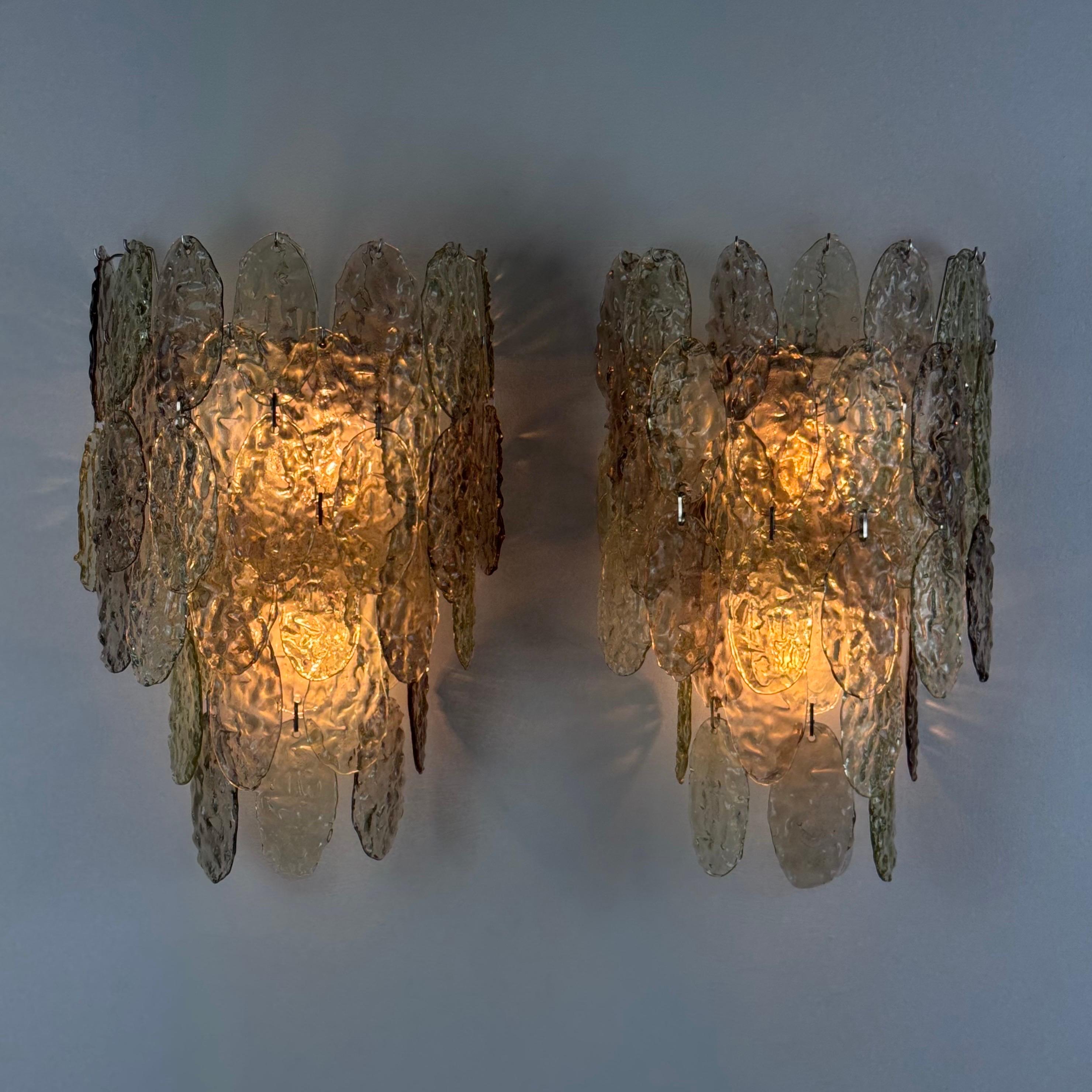 Ein Paar Majestic Murano Glas Wandleuchten von Vistosi, Italien, 1960er Jahre (Metall) im Angebot