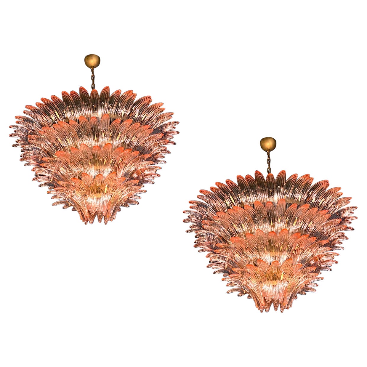 Coppia di maestosi lampadari a palmetta di Murano rosa