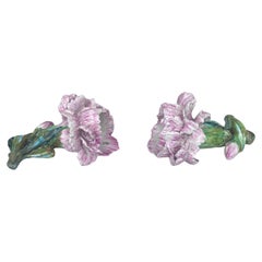 Coppia di garofani in maiolica da parete Delphin Massier, circa 1880