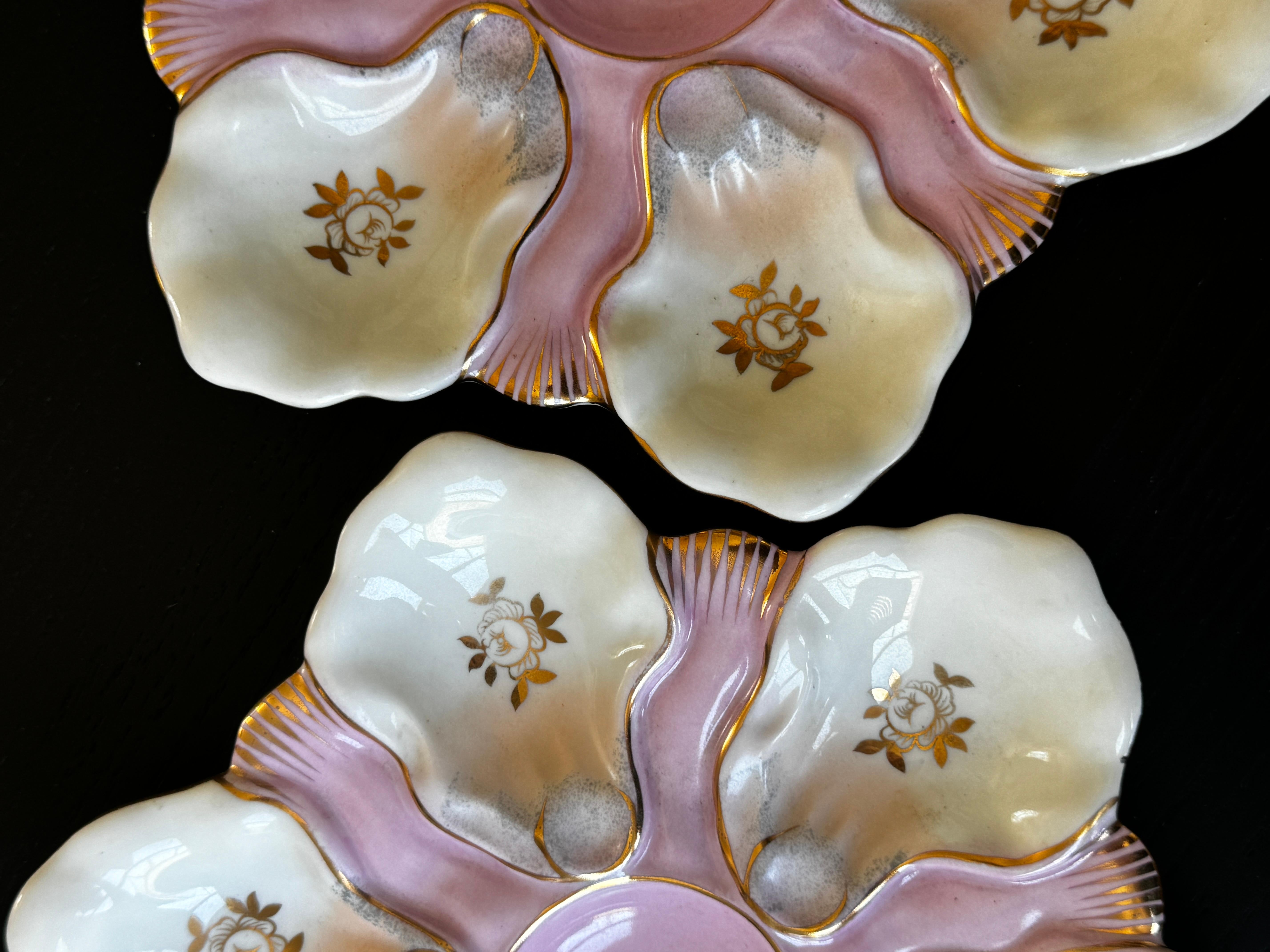 Pair of Majolica Scalloped Oyster Plates By Two's Company, Mt Vernon, NY In Good Condition In San Francisco, CA