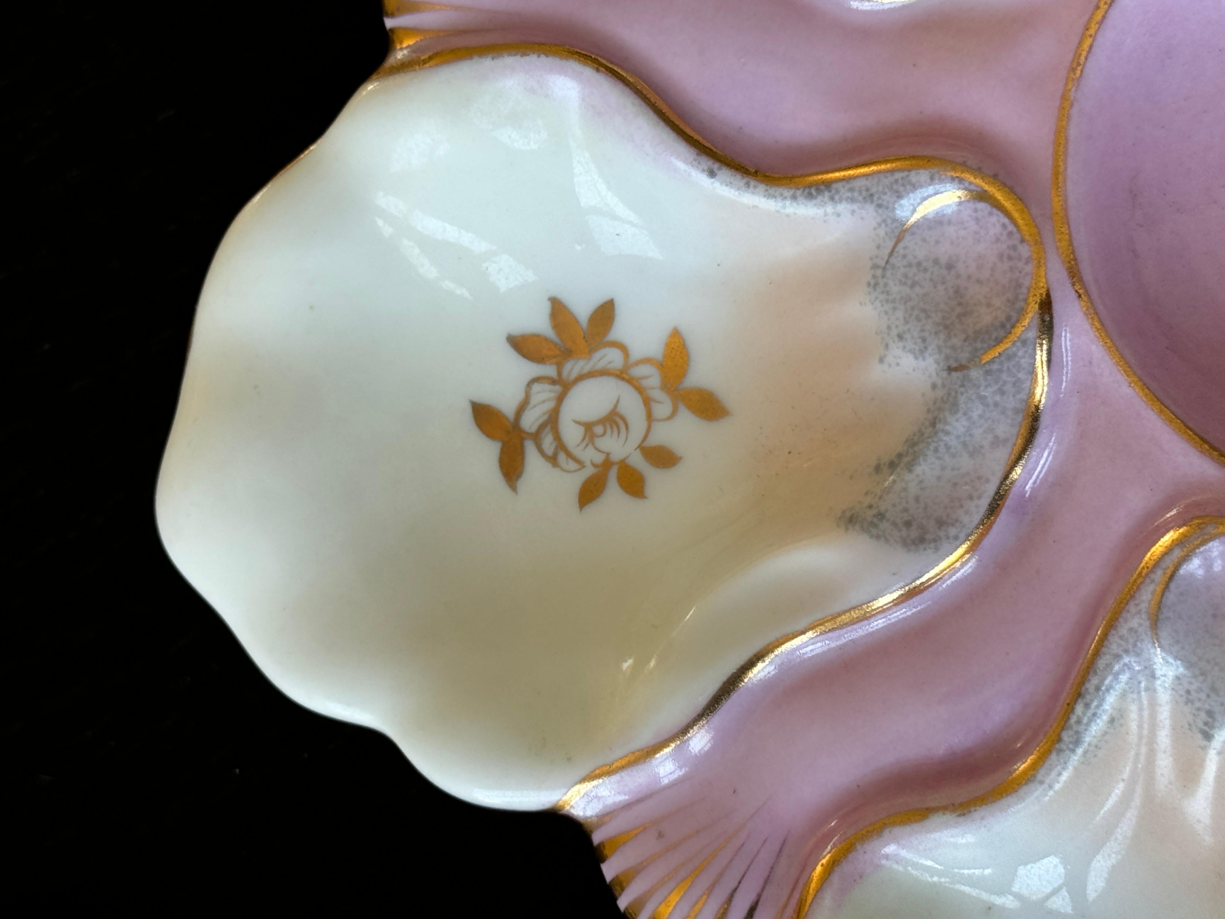 20th Century Pair of Majolica Scalloped Oyster Plates By Two's Company, Mt Vernon, NY