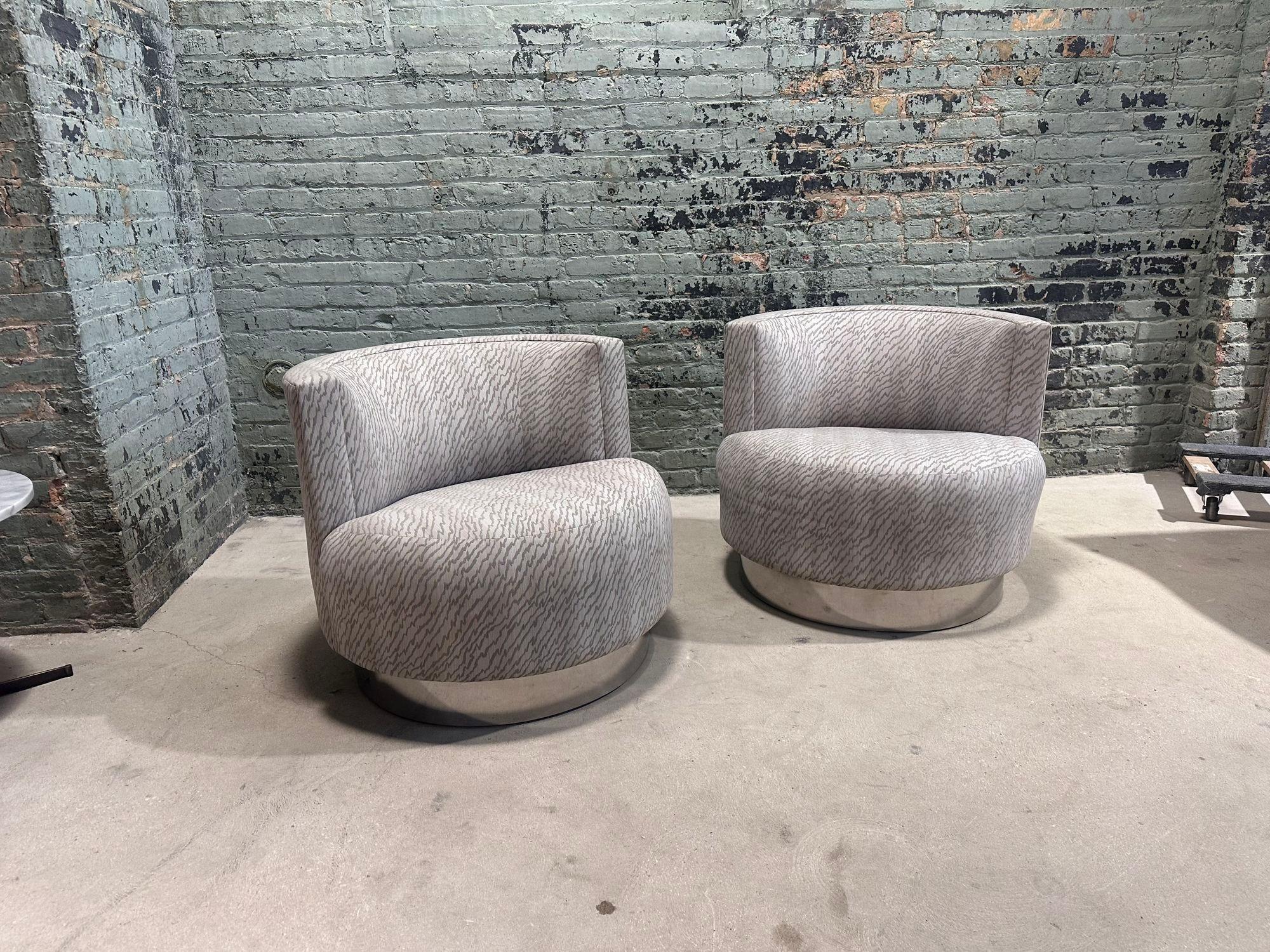 italien Paire de chaises pivotantes de style Mala, d'après Franco Fraschini, 1970 en vente