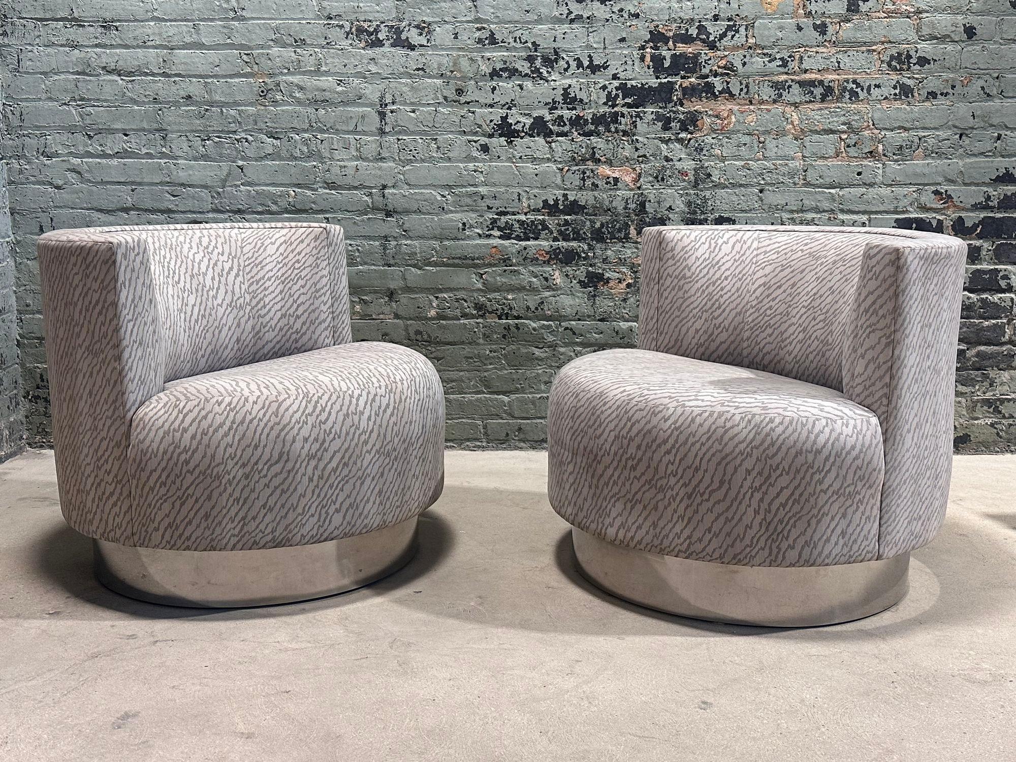 Fin du 20e siècle Paire de chaises pivotantes de style Mala, d'après Franco Fraschini, 1970 en vente