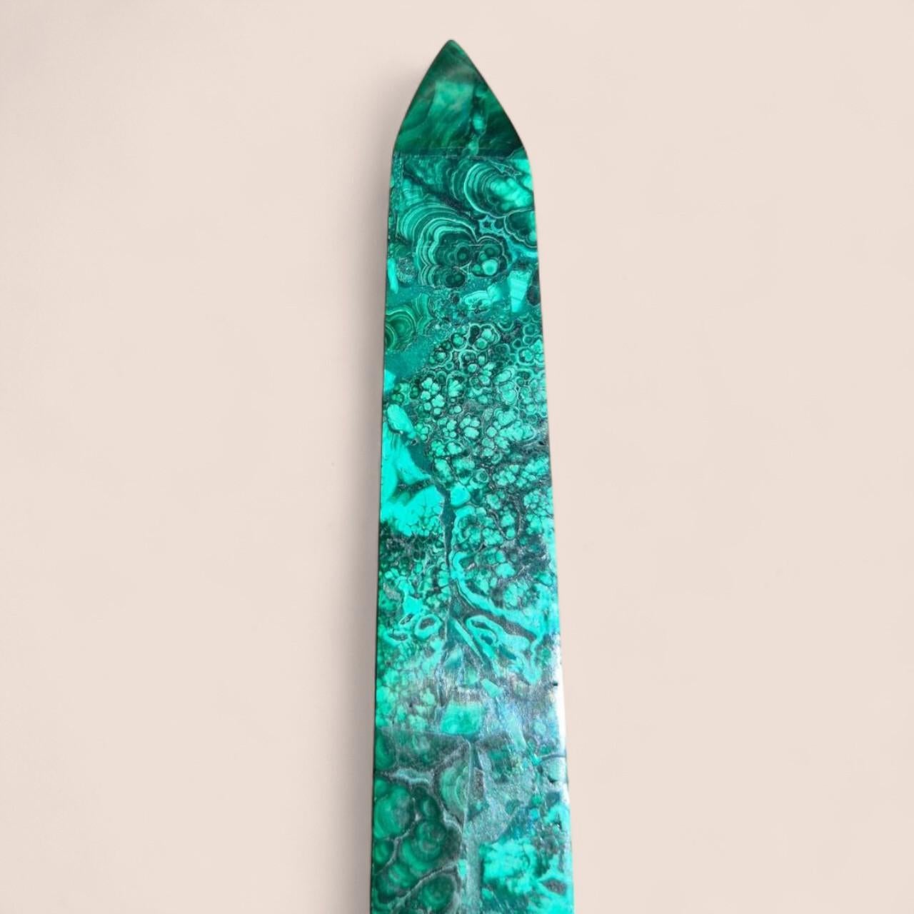 Paire d'obélisques en malachite, 20e siècle Bon état - En vente à NICE, FR
