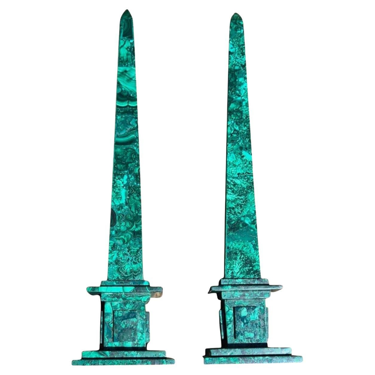 Paire d'obélisques en malachite, 20e siècle en vente