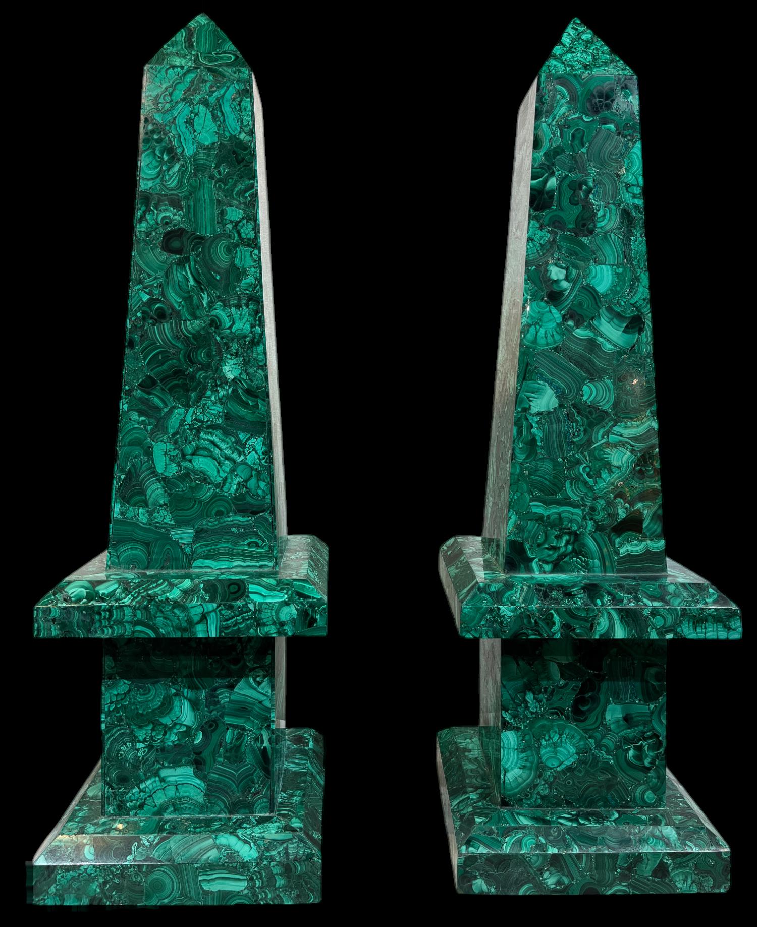Paire d'obélisques malachite Bon état - En vente à New York, NY