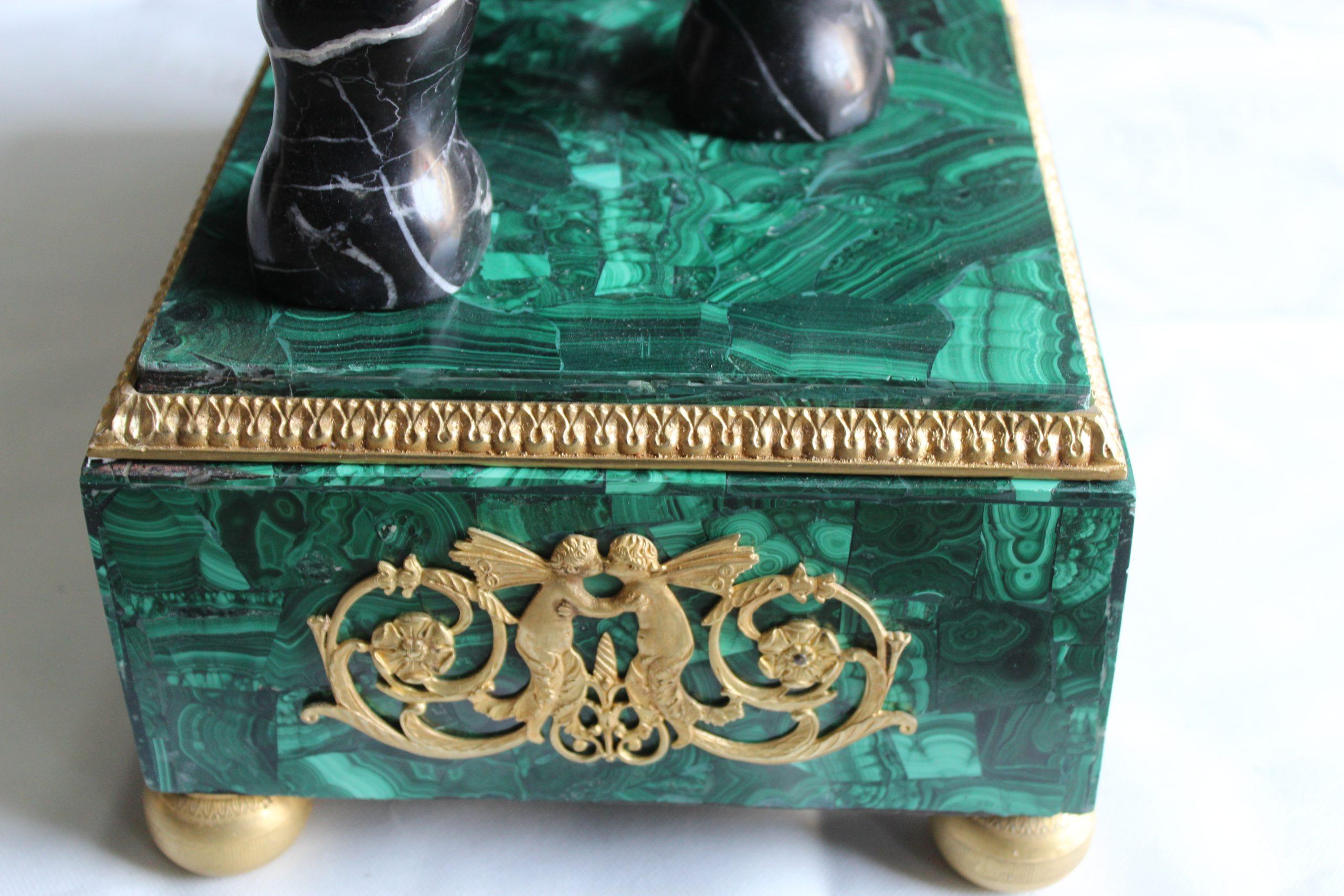 Italiano Coppia di obelischi in malachite in vendita