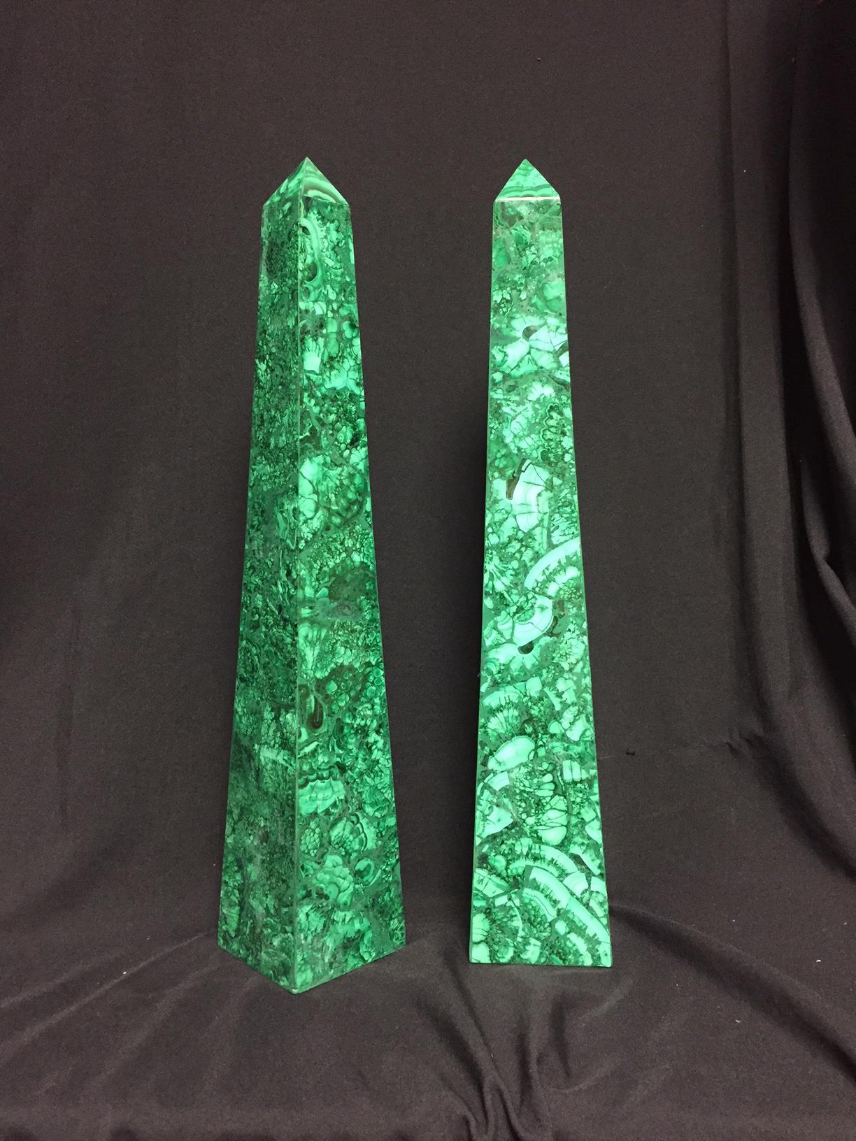 Beautiful pair of Malachite veneered obelisk points. Good quality malachite and exquisite proportions.

   